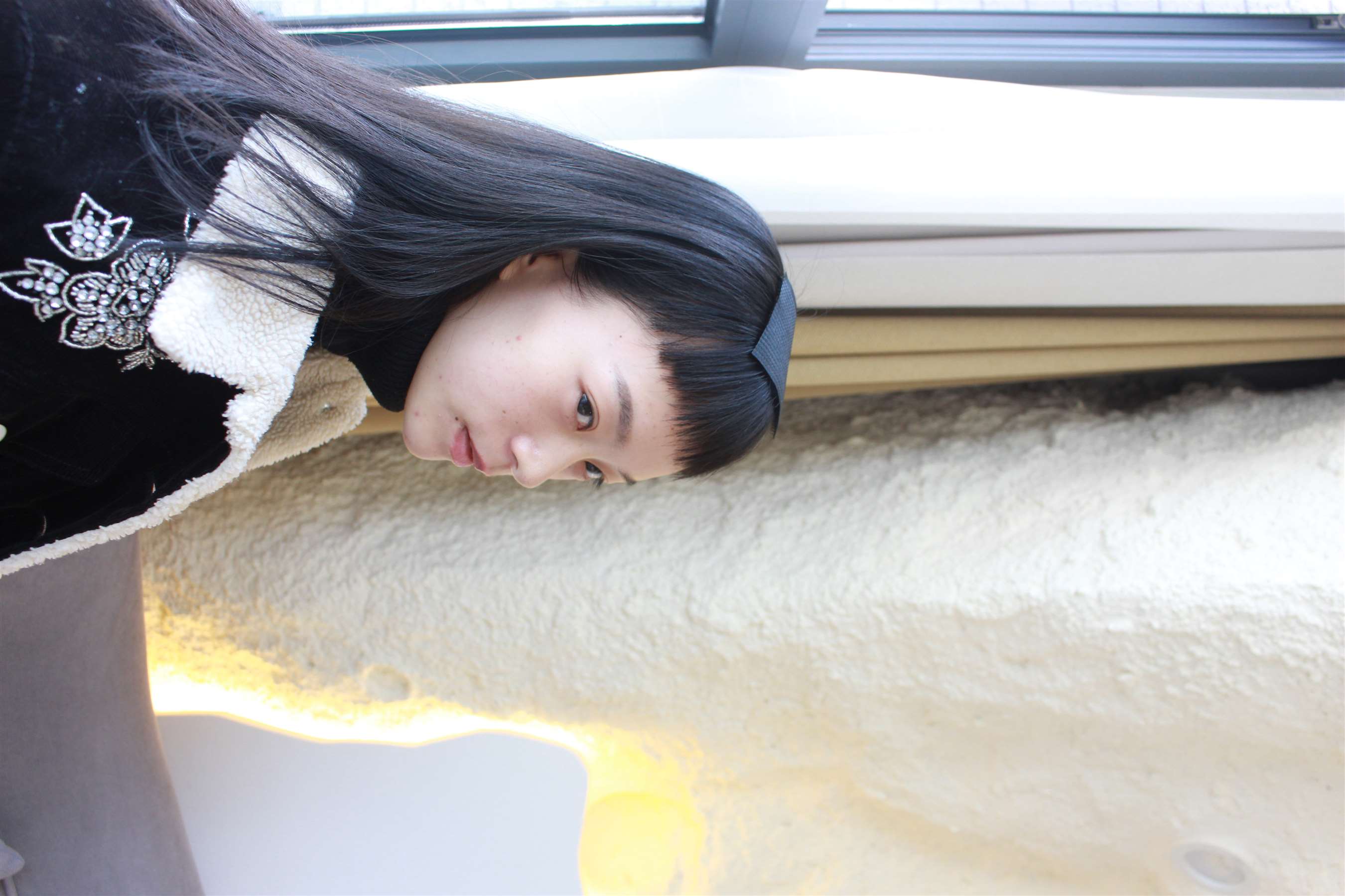 《窗台上的那个女孩【视频3个网盘下载】》作品图