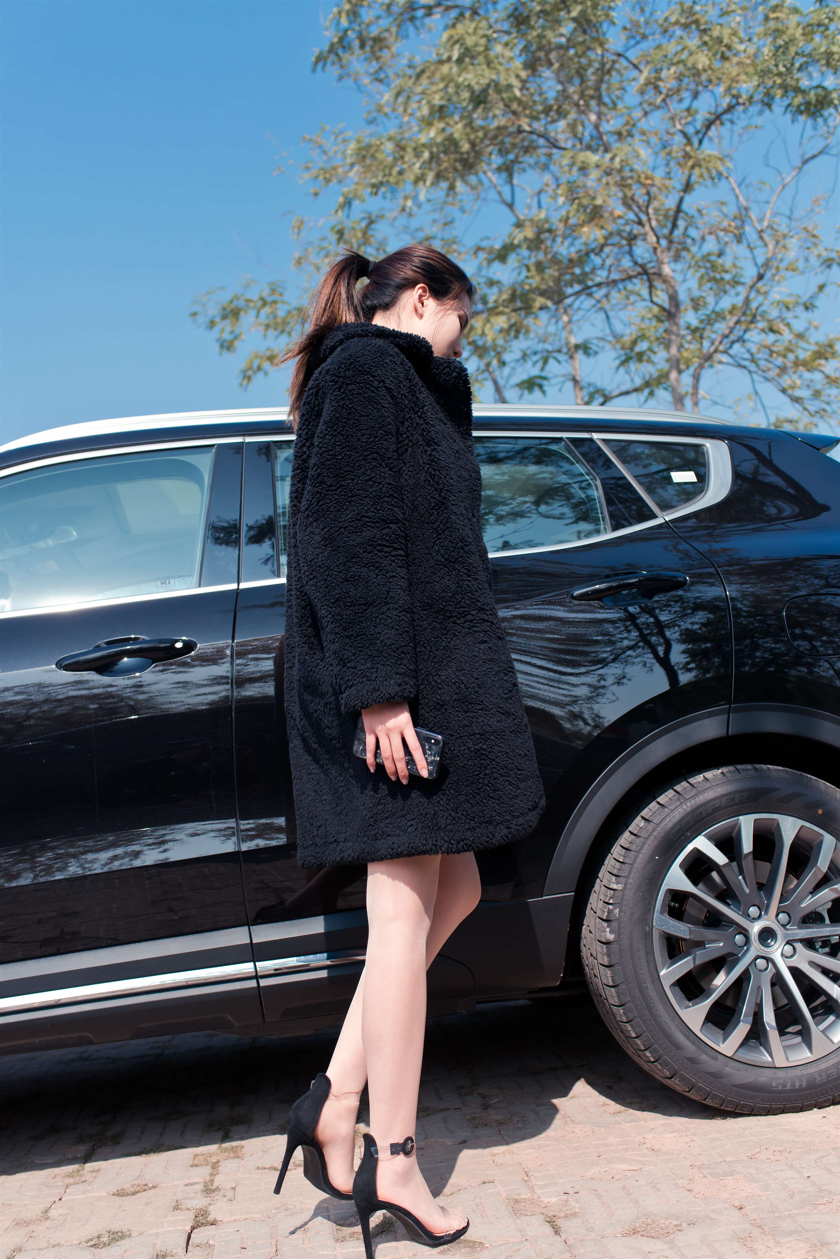 《高叉肉丝玩滑板》作品图