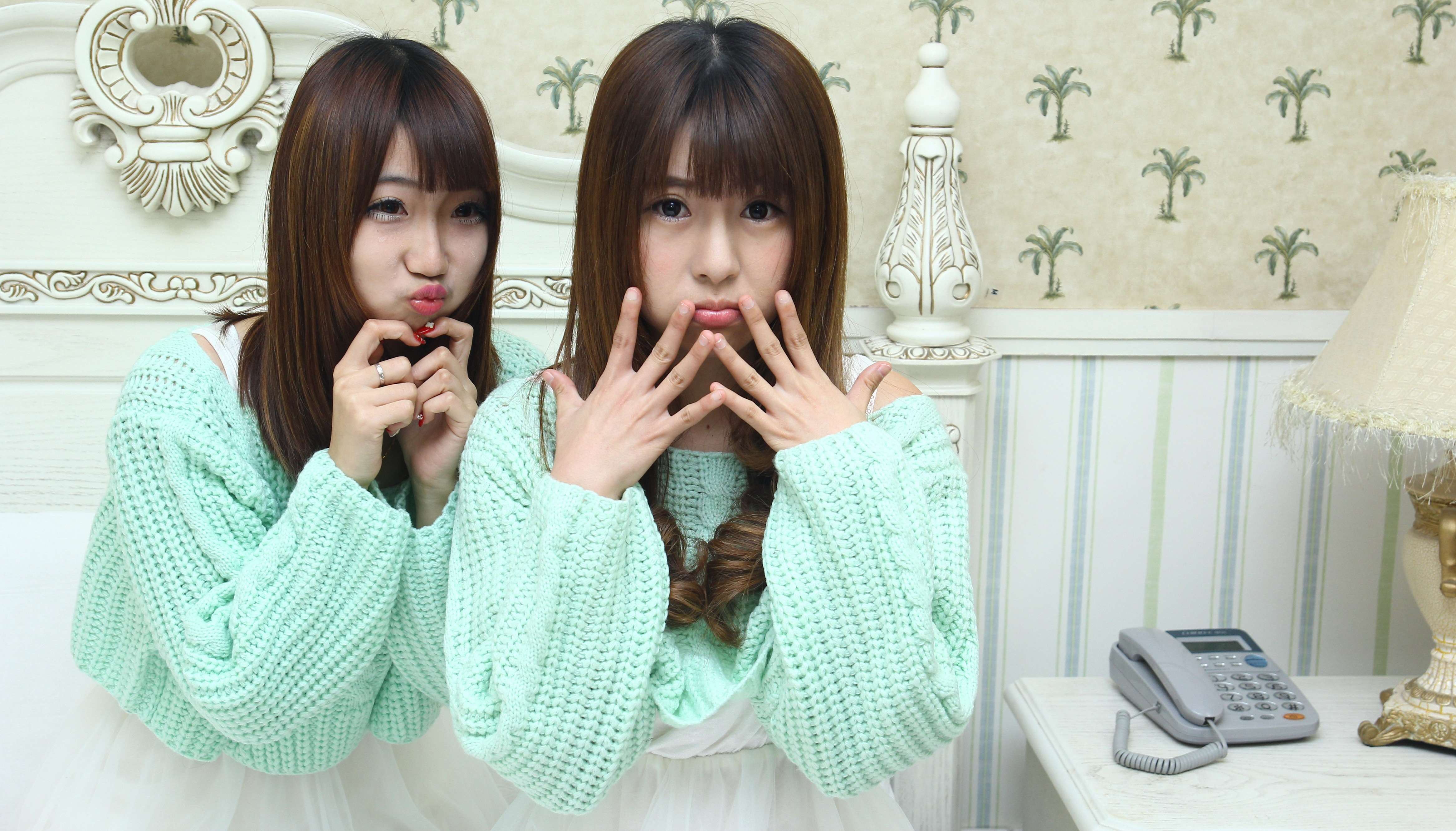 《毛衣姐妹互jio》作品图