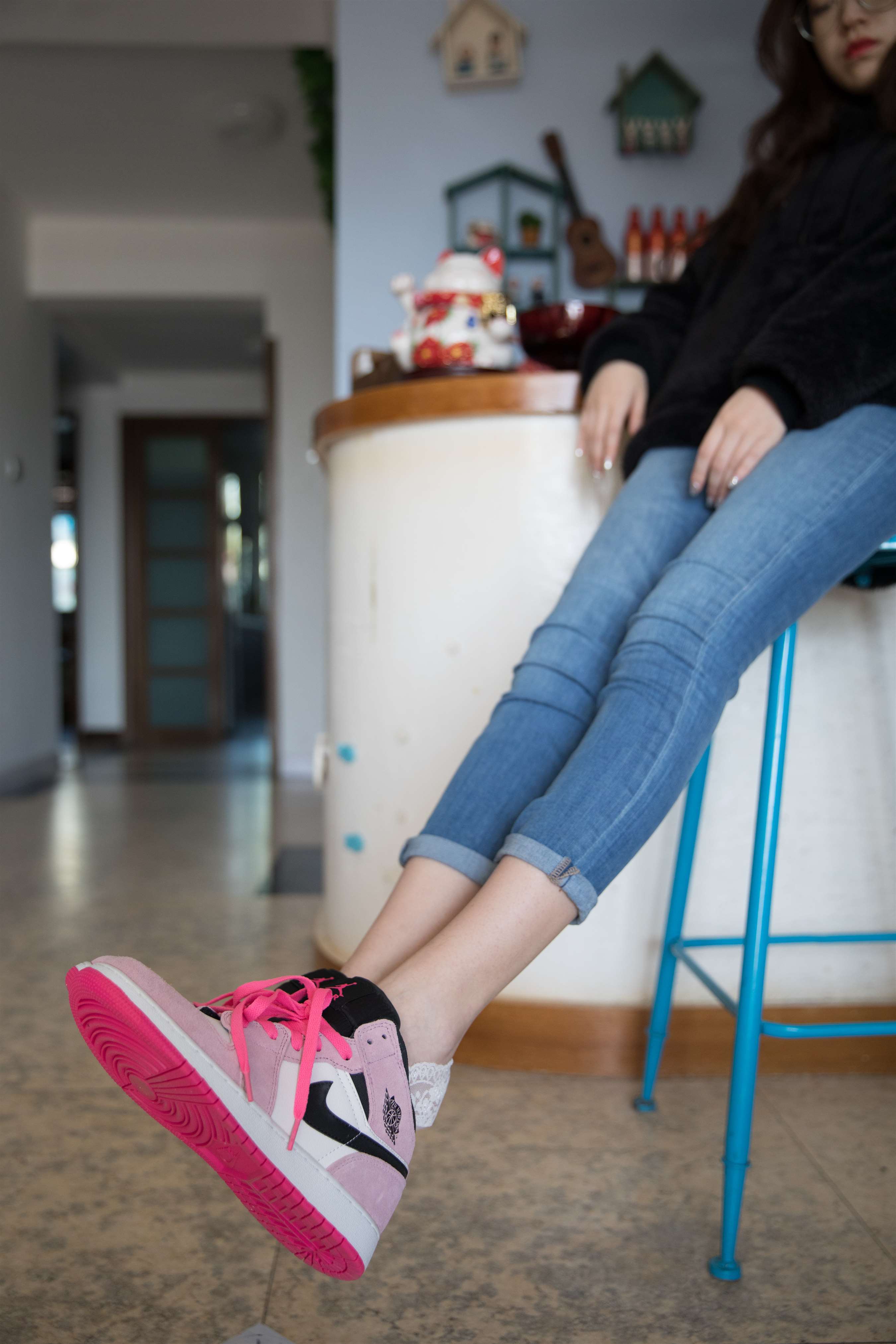 《八分牛仔の船袜脚【视频1个网盘下载】》作品图