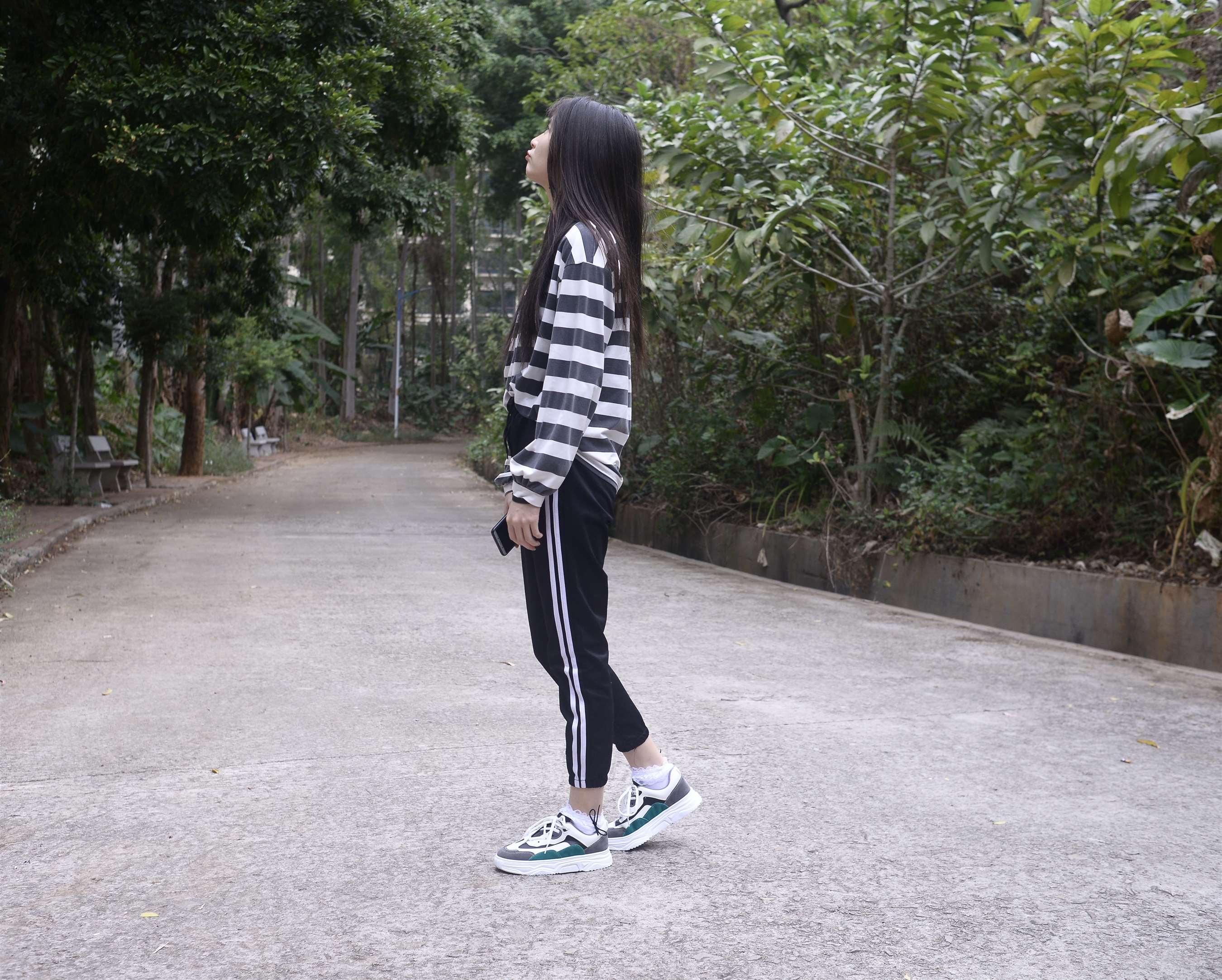 《高中生的公主袜脚+视频1个》作品图