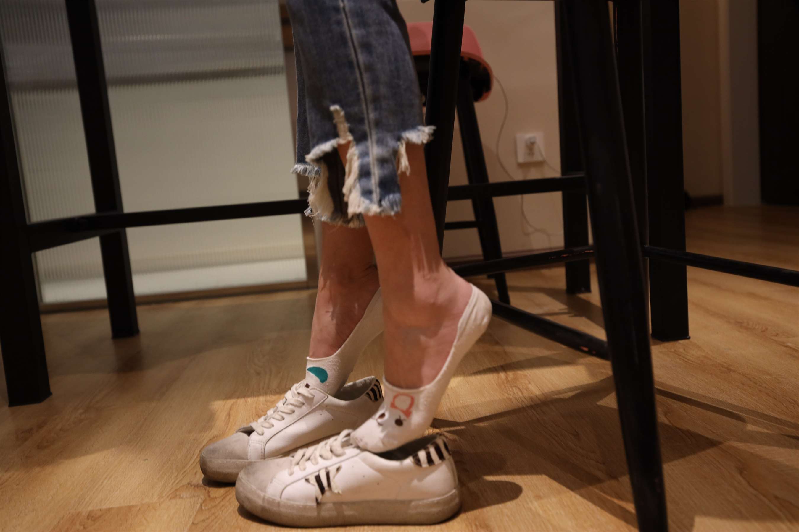 《板鞋の船袜脚》作品图