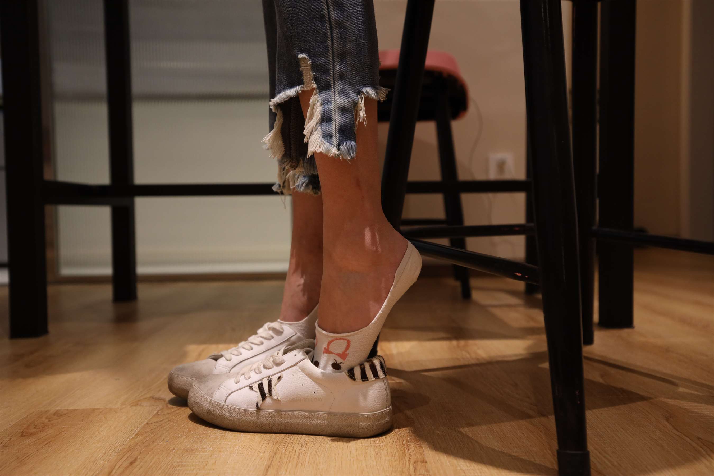 《板鞋の船袜脚》作品图