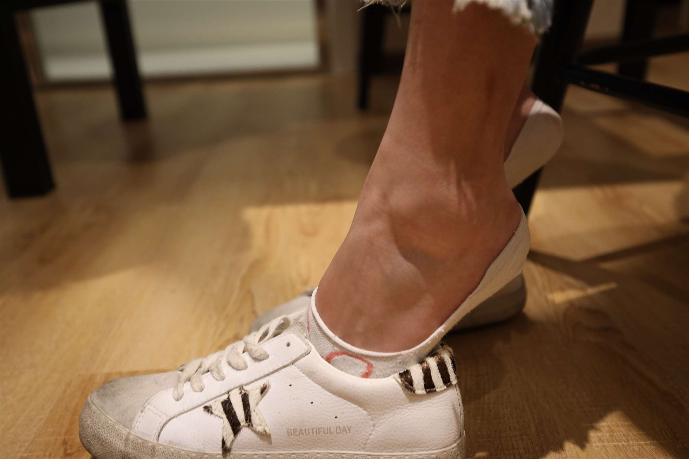 《板鞋の船袜脚》作品图