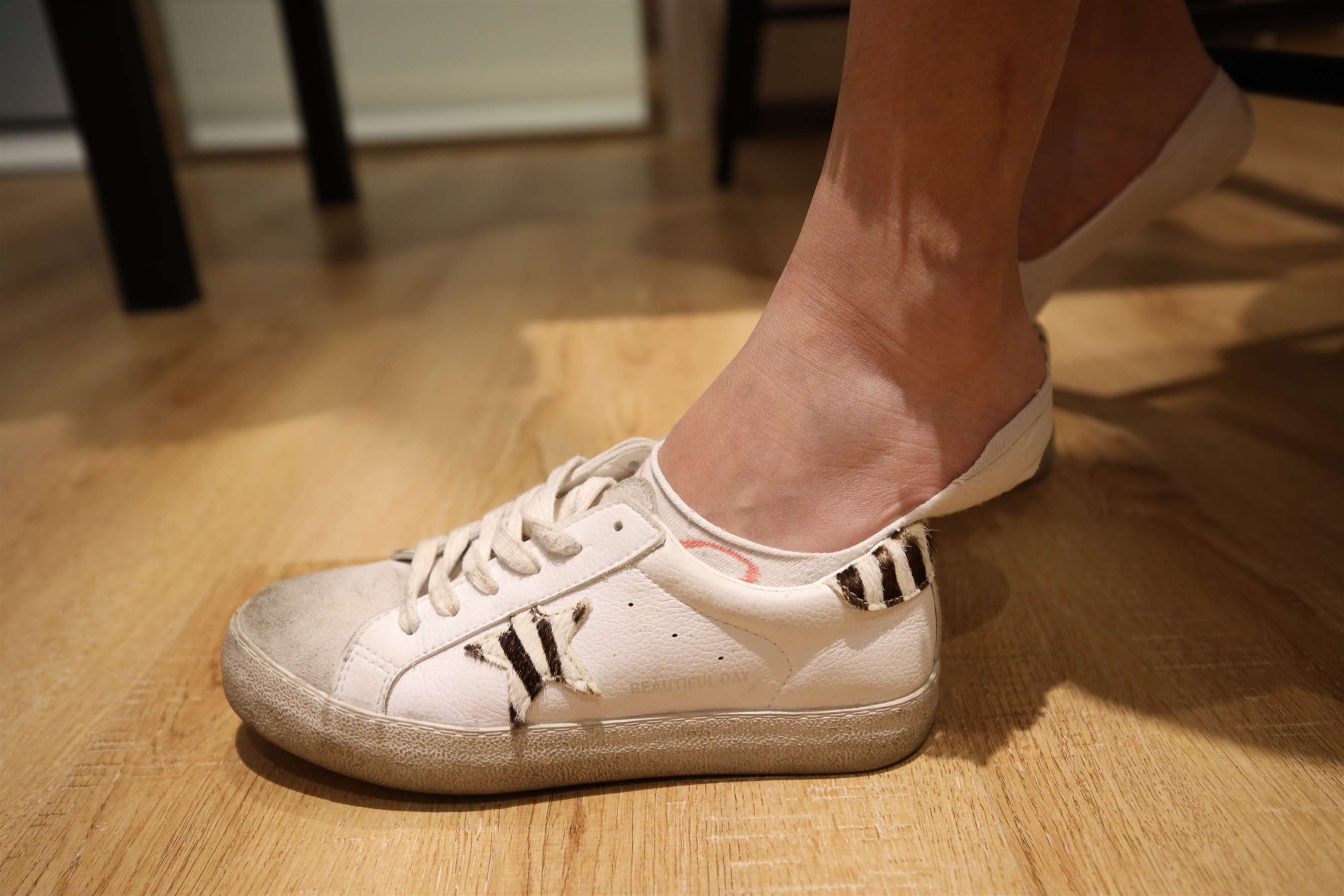 《板鞋の船袜脚》作品图