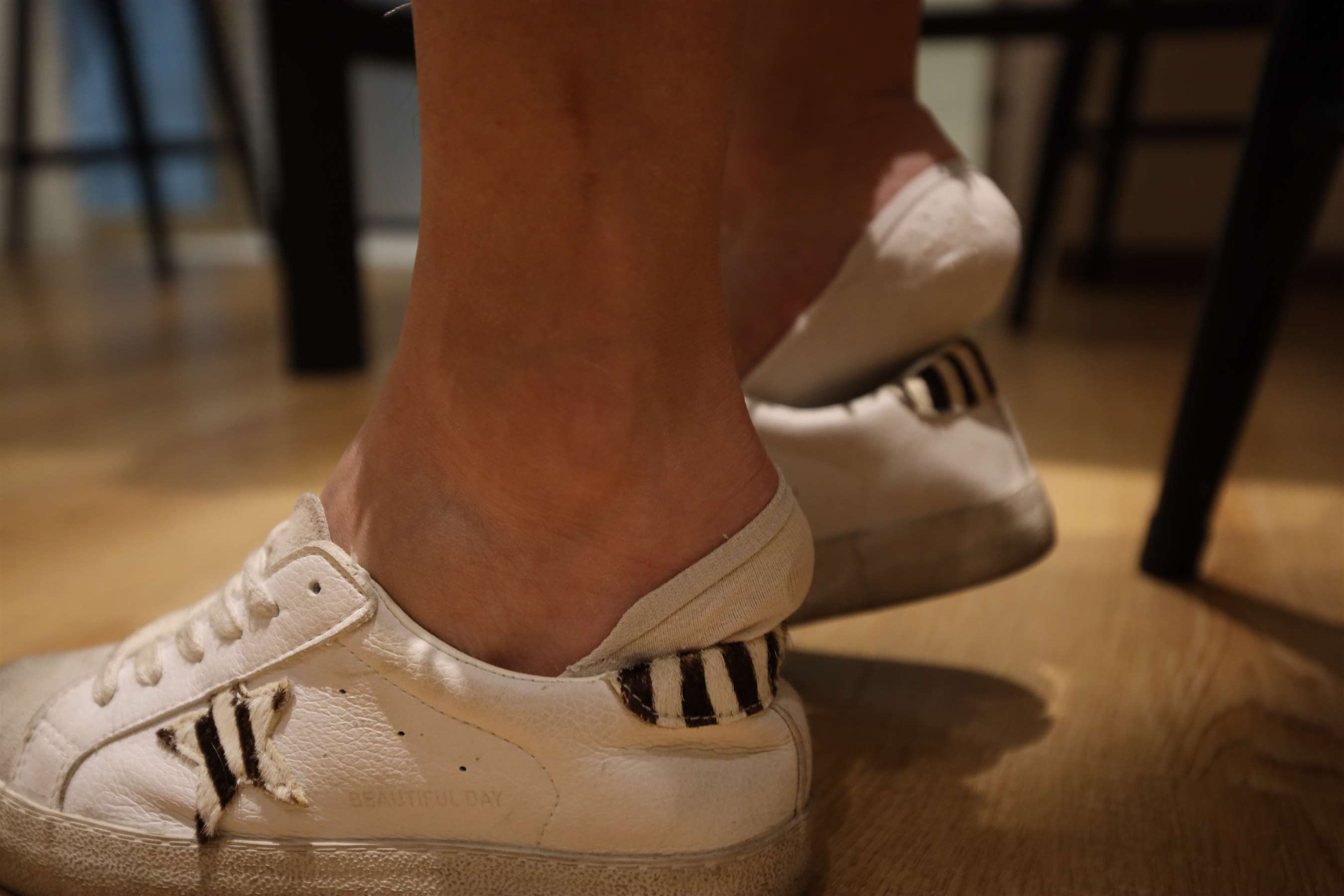 《板鞋の船袜脚》作品图