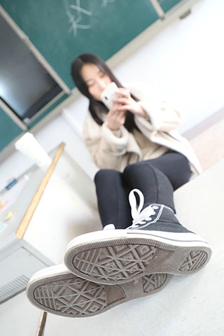 高帮帆布鞋の棉袜脚丫