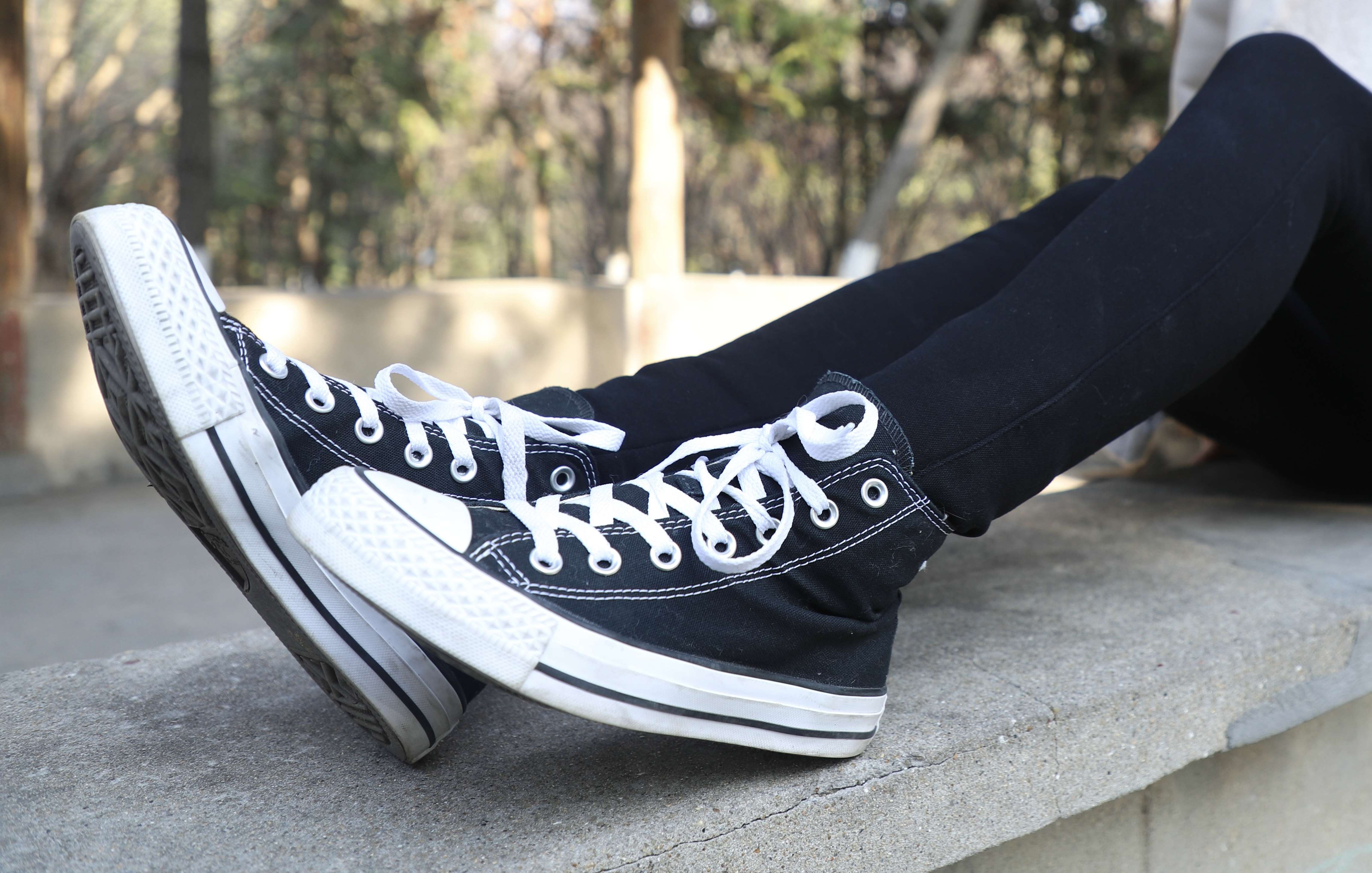 《高帮帆布鞋の棉袜脚丫》作品图