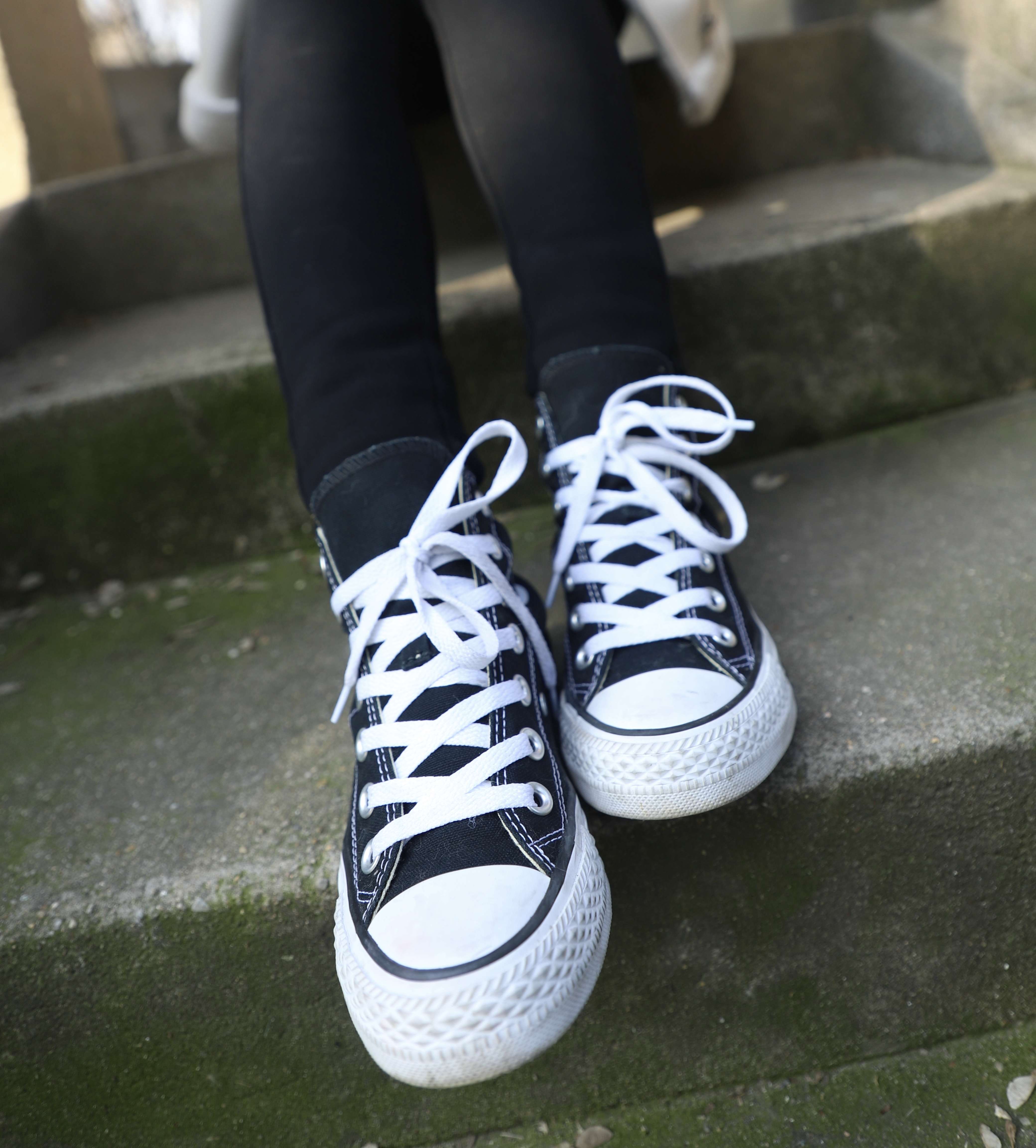 《高帮帆布鞋の棉袜脚丫》作品图