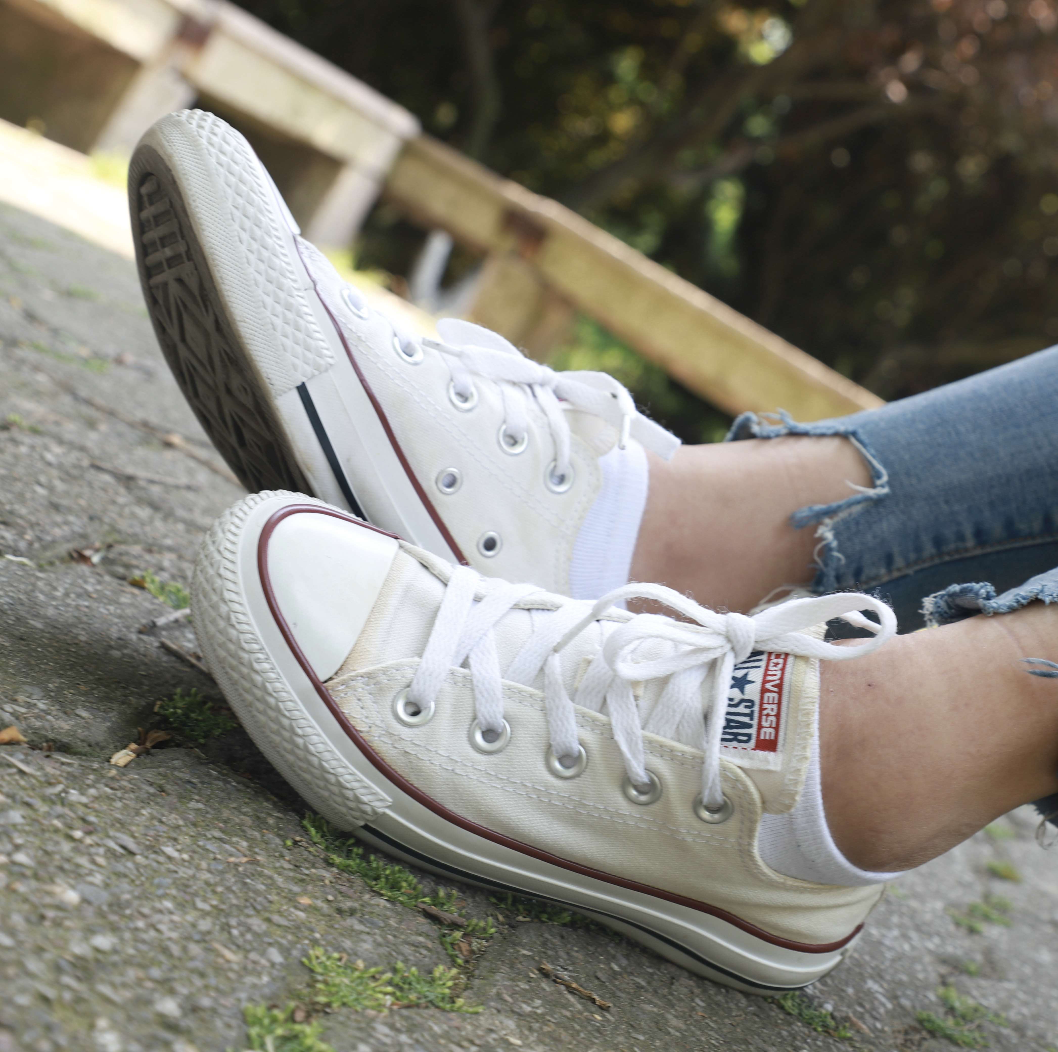 《白帆布鞋の棉袜脚》作品图