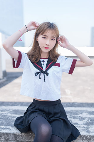 天台制服の黑丝脚丫