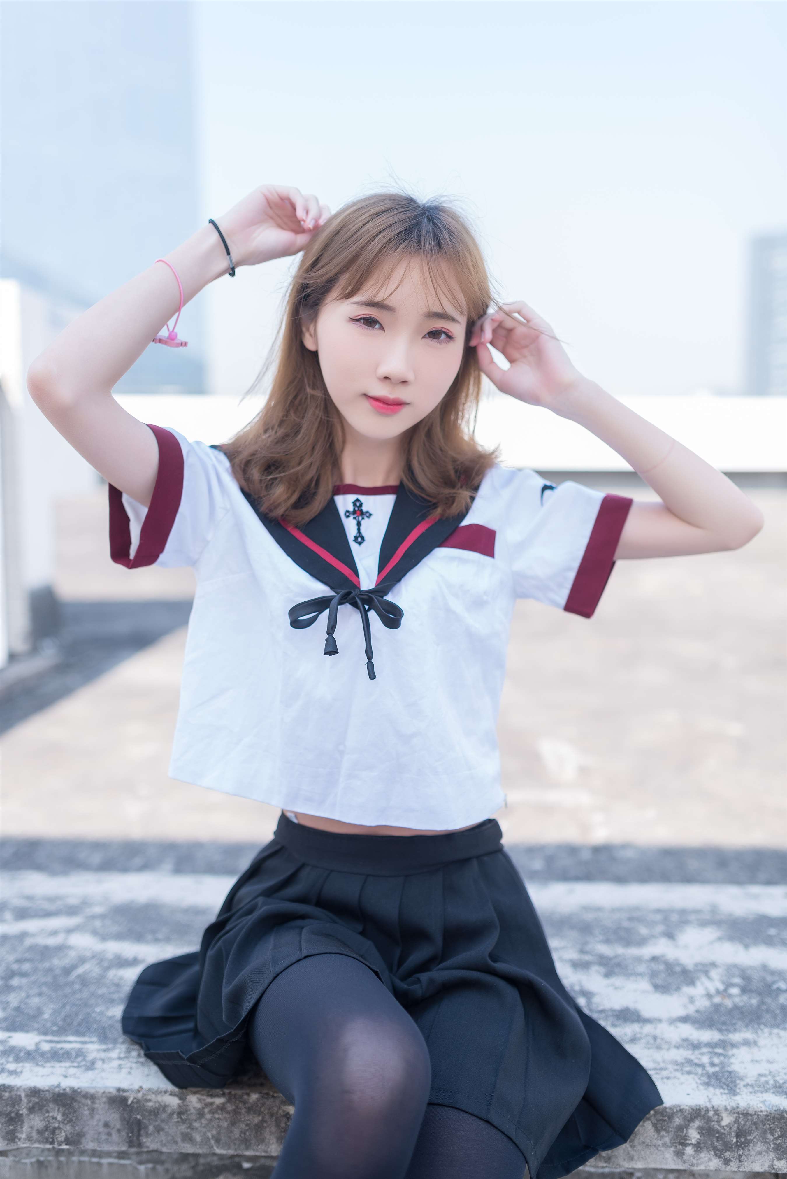 《天台制服の黑丝脚丫》作品图