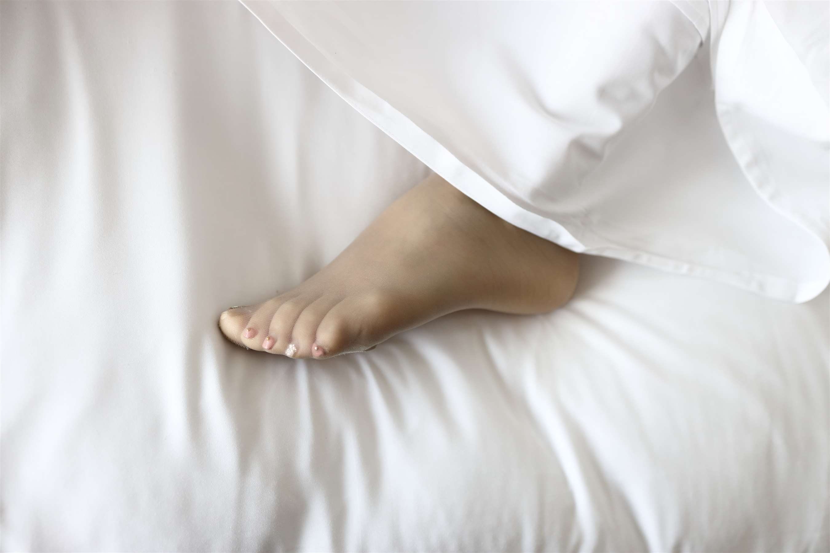 《小姐姐的开洞丝袜脚【附送视频3个】》作品图