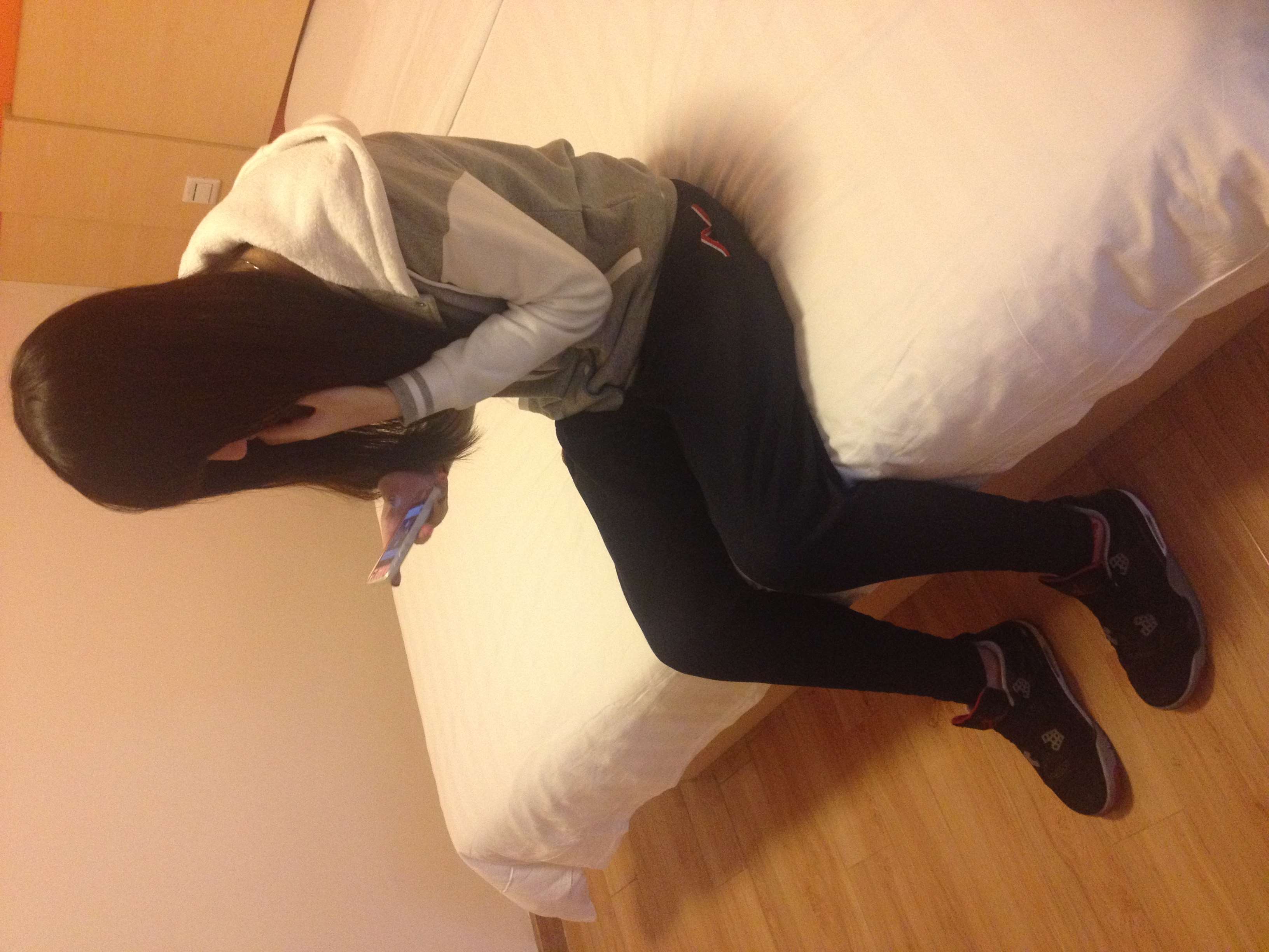 《旅馆运动鞋の船袜脚》作品图