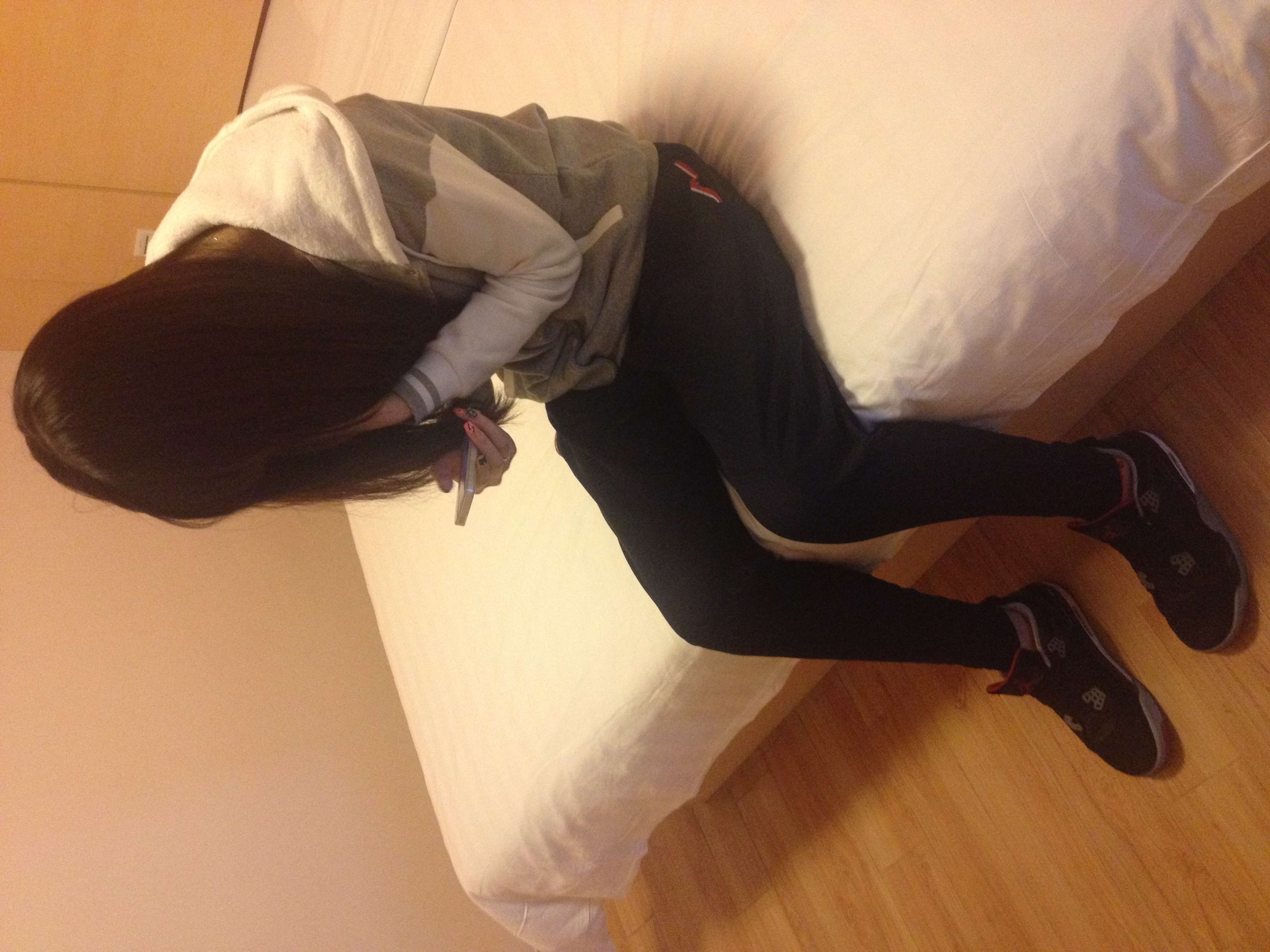 《旅馆运动鞋の船袜脚》作品图