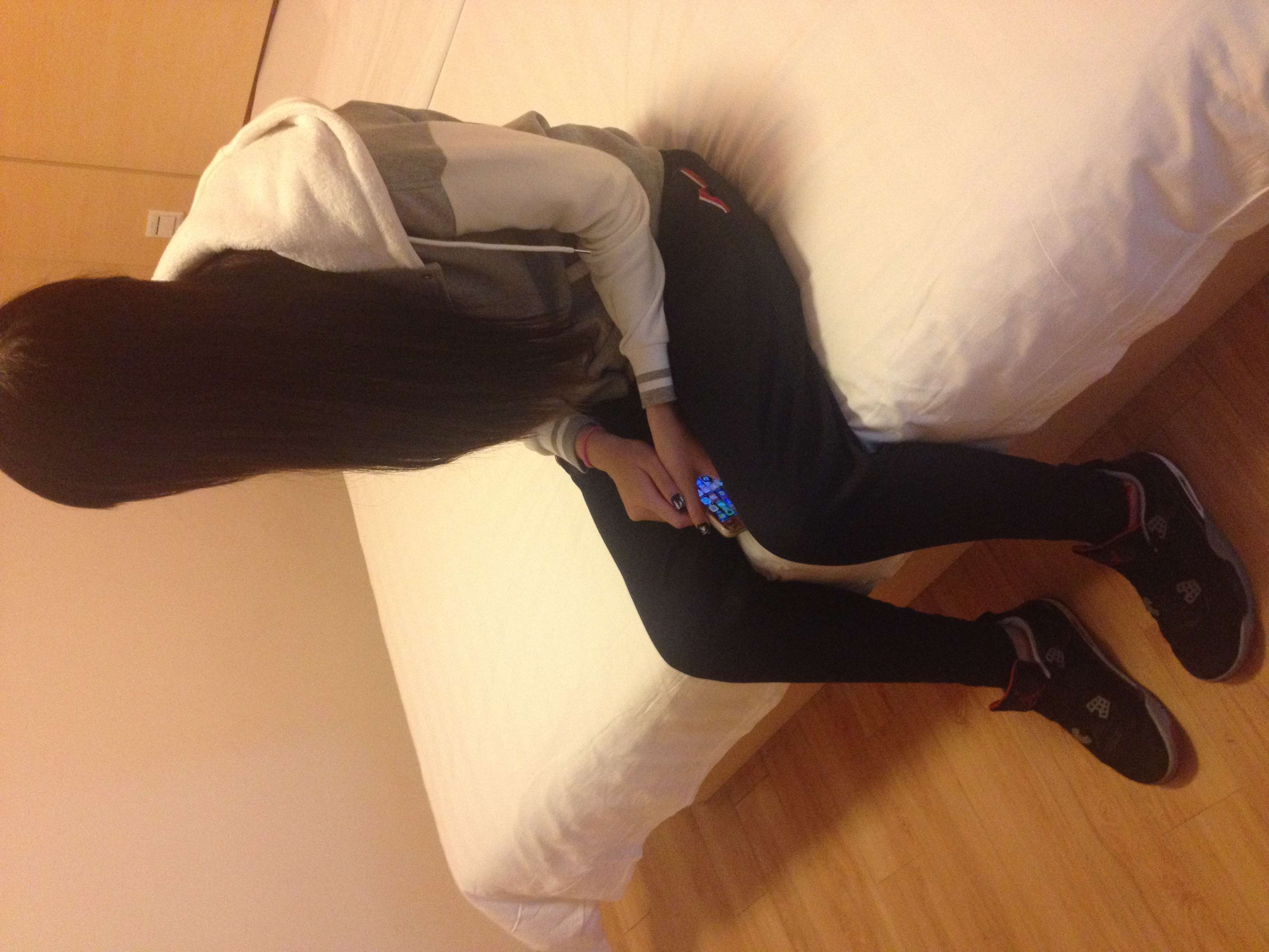 《旅馆运动鞋の船袜脚》作品图