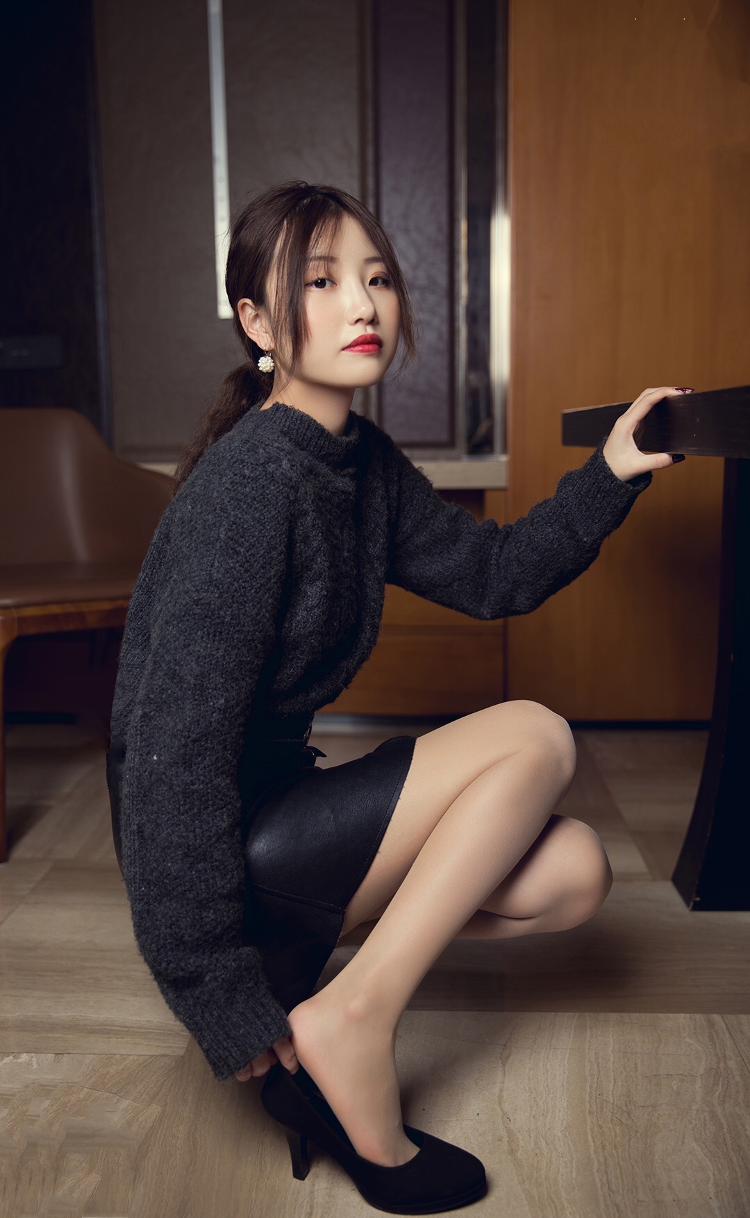 《包臀裙の高跟脱丝足》作品图