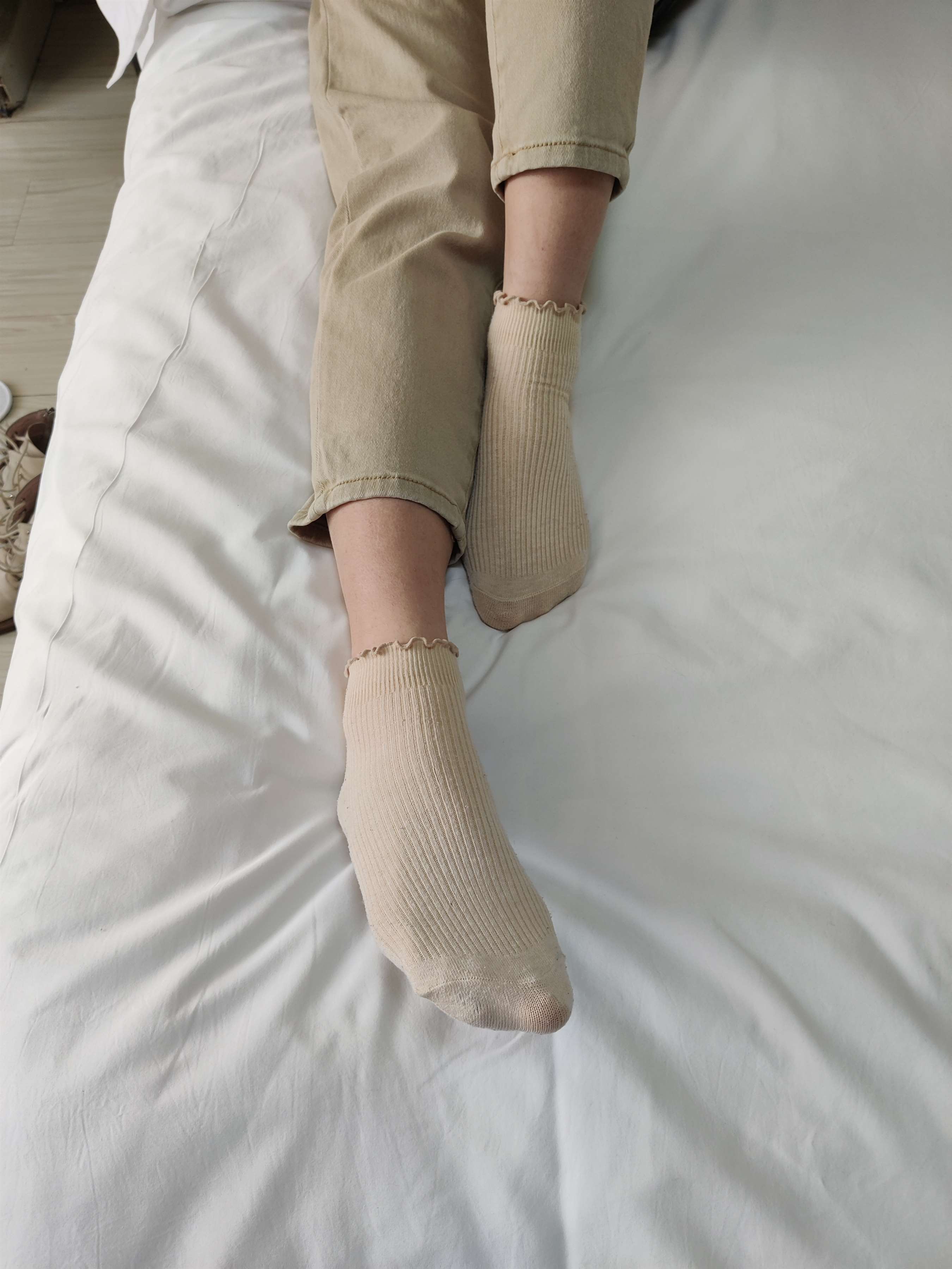 《长腿学妹38码棉袜大脚丫》作品图