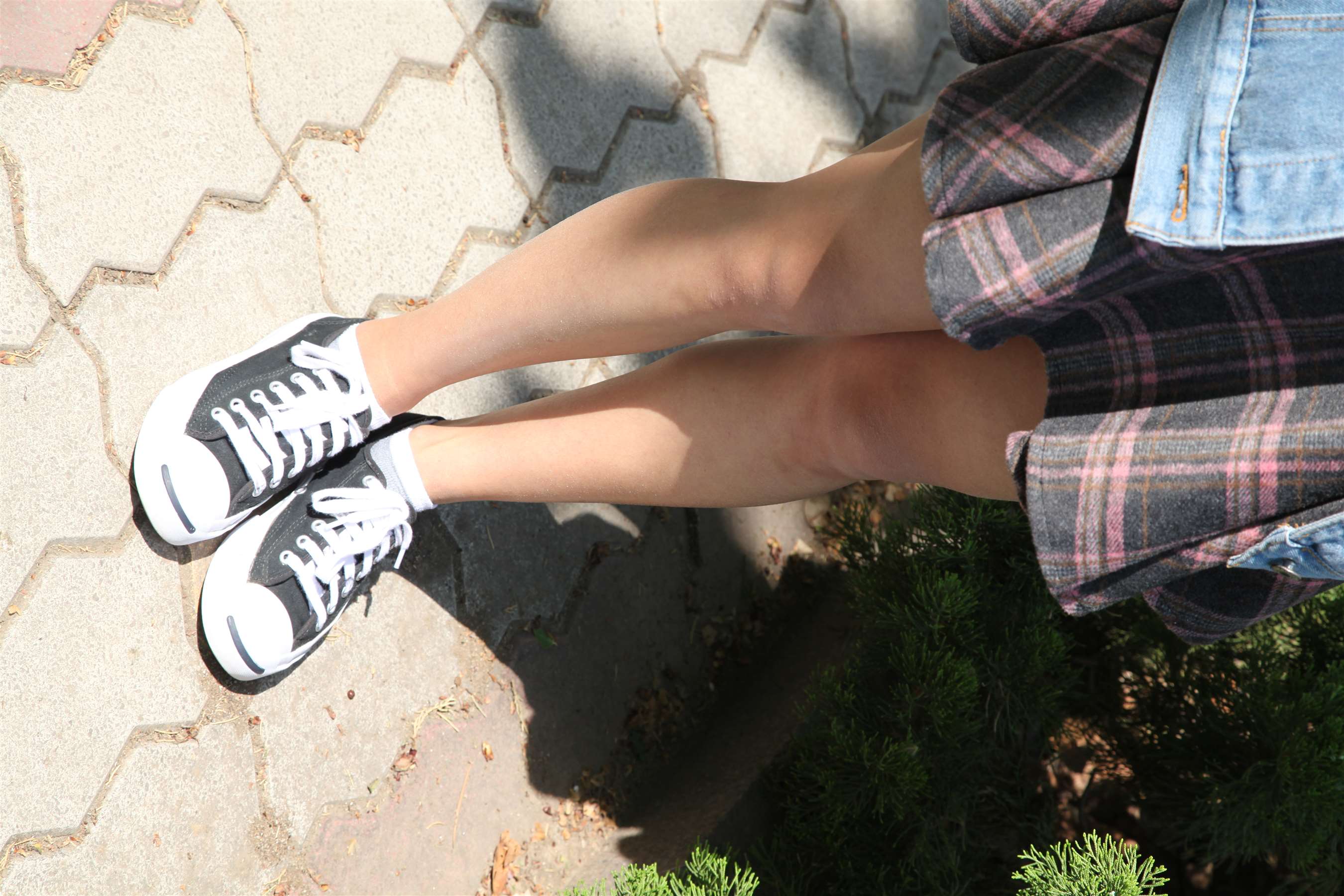 《黑帆布搭配3双袜子の裸足》作品图