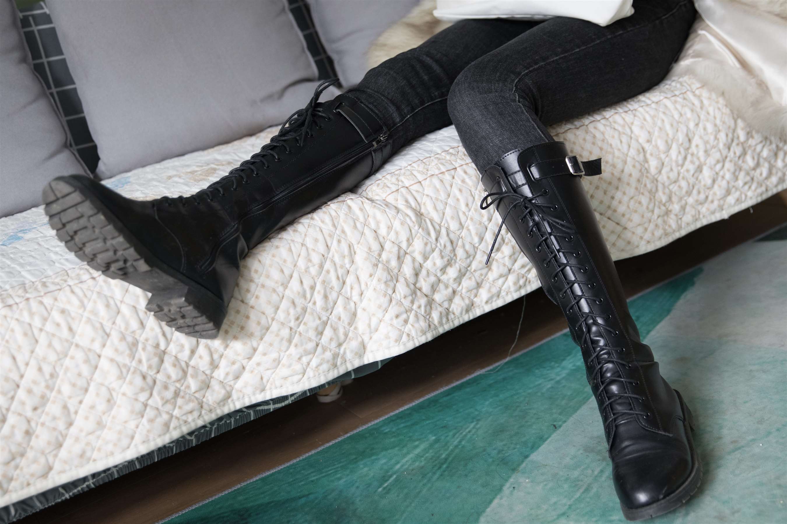 《长靴の牛仔棉袜脚 附带视频1个》作品图