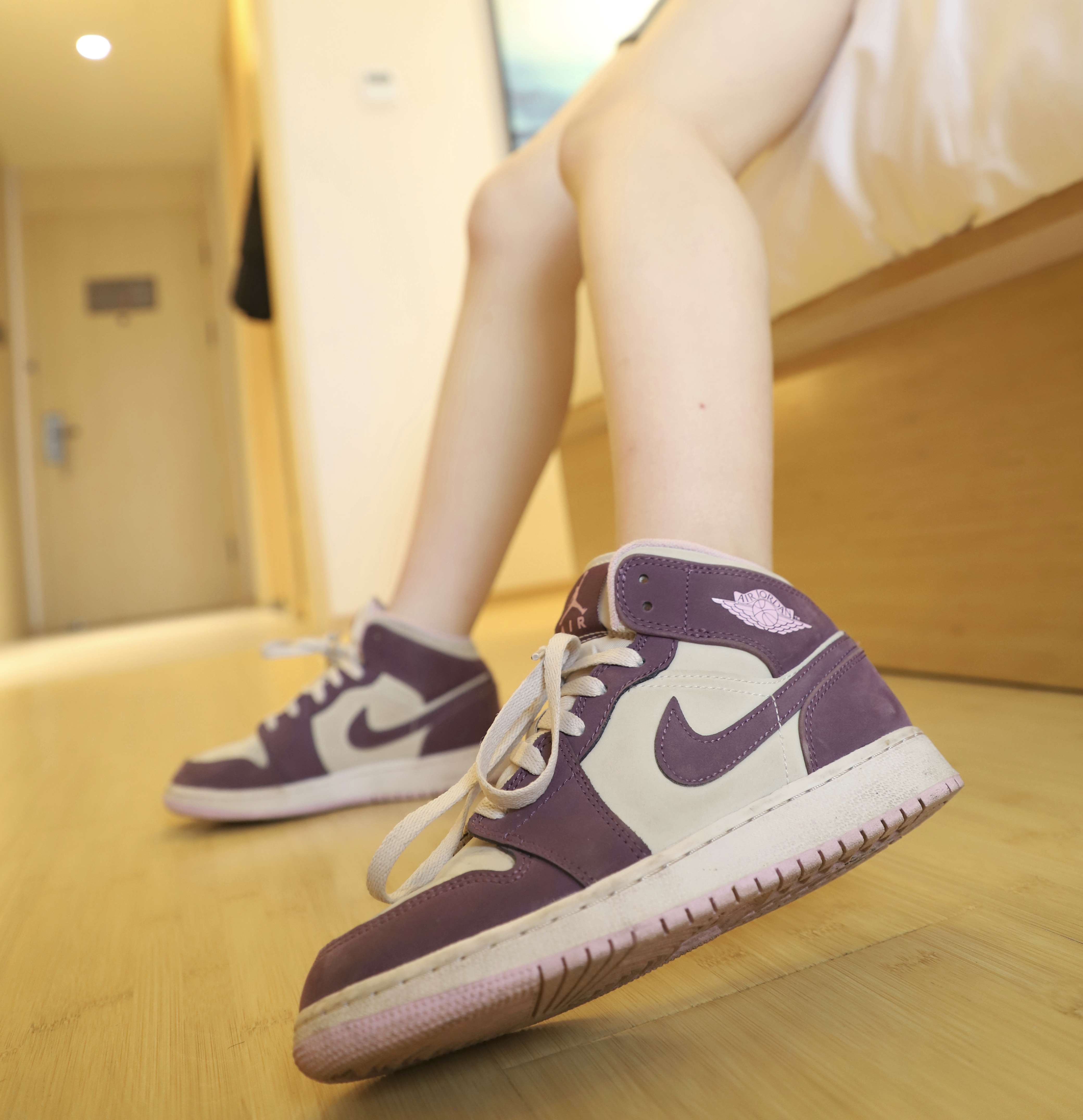 《热裤板鞋の船袜脚丫》作品图