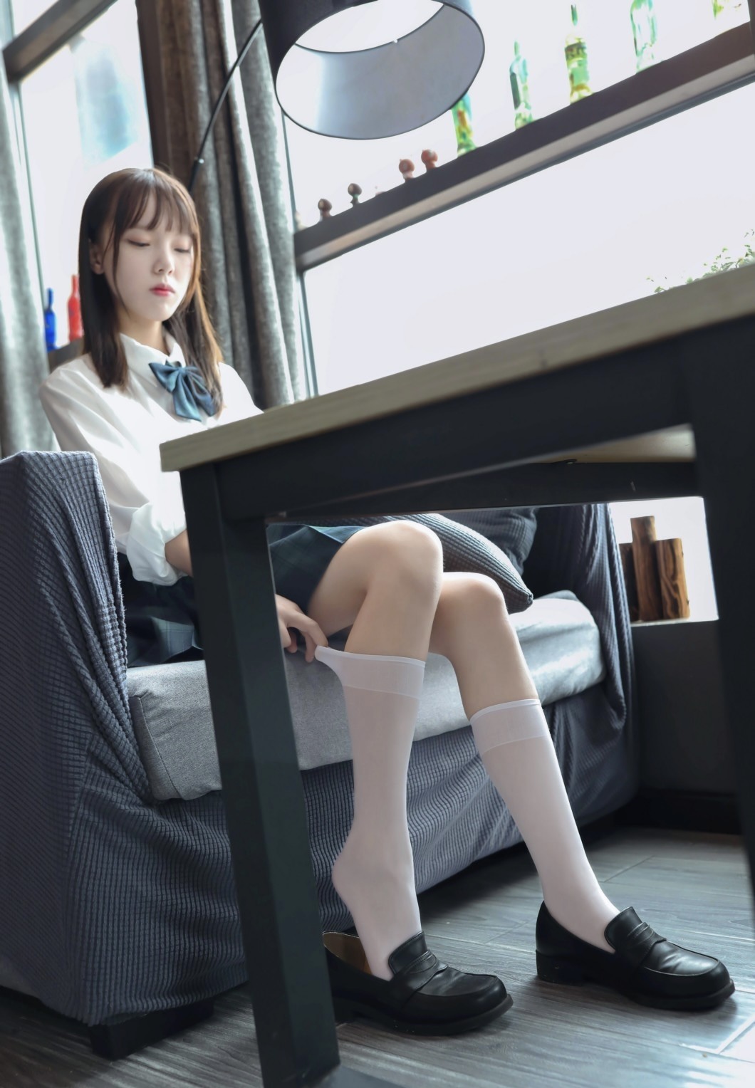 《JK制服の开洞白丝脚丫》作品图