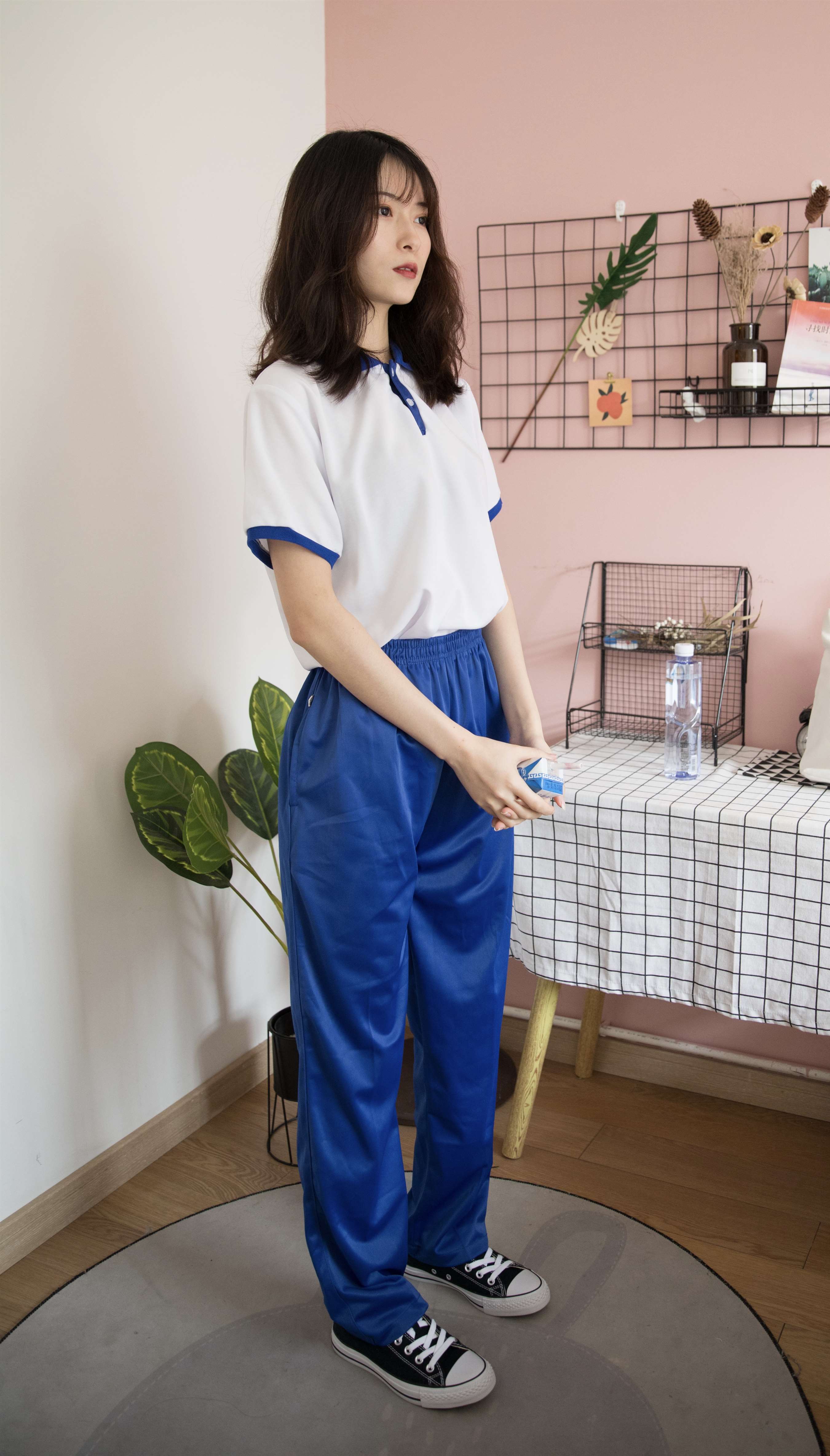 《校服女孩的帆布鞋の船袜脚【套图+视频】》作品图