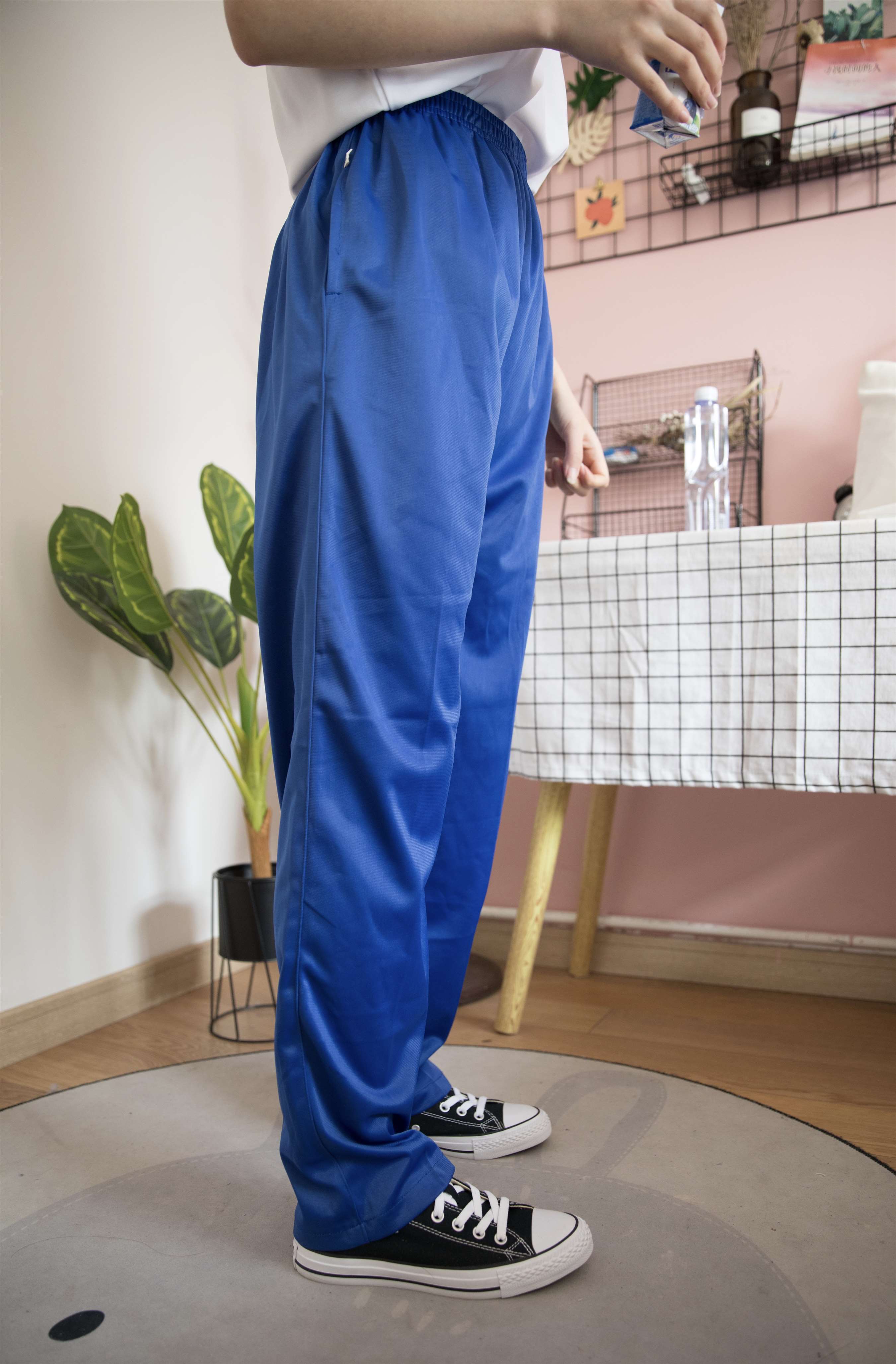 《校服女孩的帆布鞋の船袜脚【套图+视频】》作品图