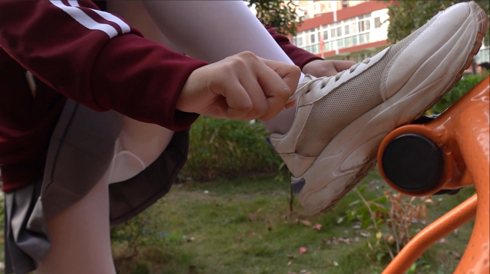 《户外慢动作白丝脚丫【视频1个网盘下载】》作品图