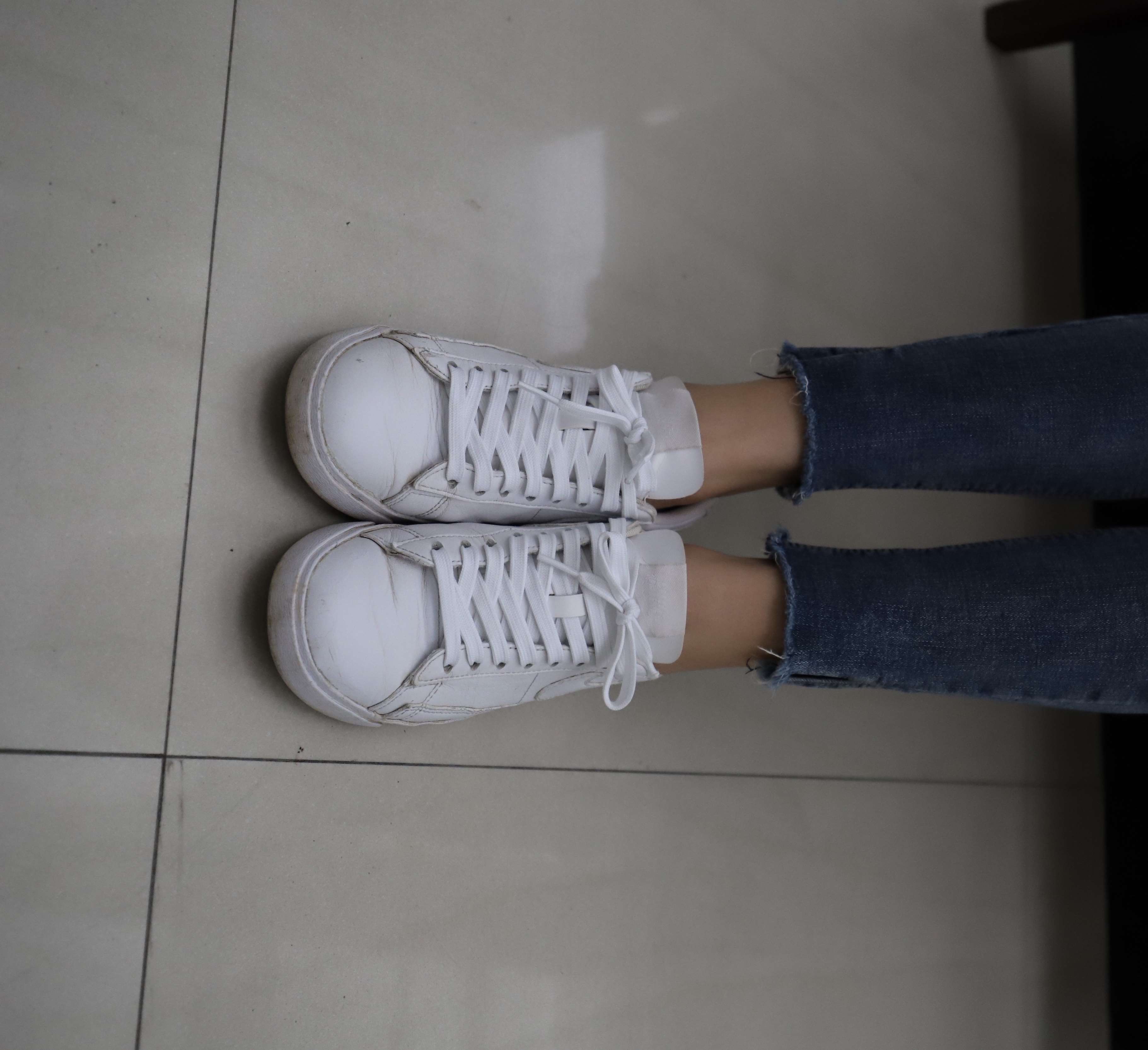 《皮衣牛仔の板鞋船袜脚丫》作品图