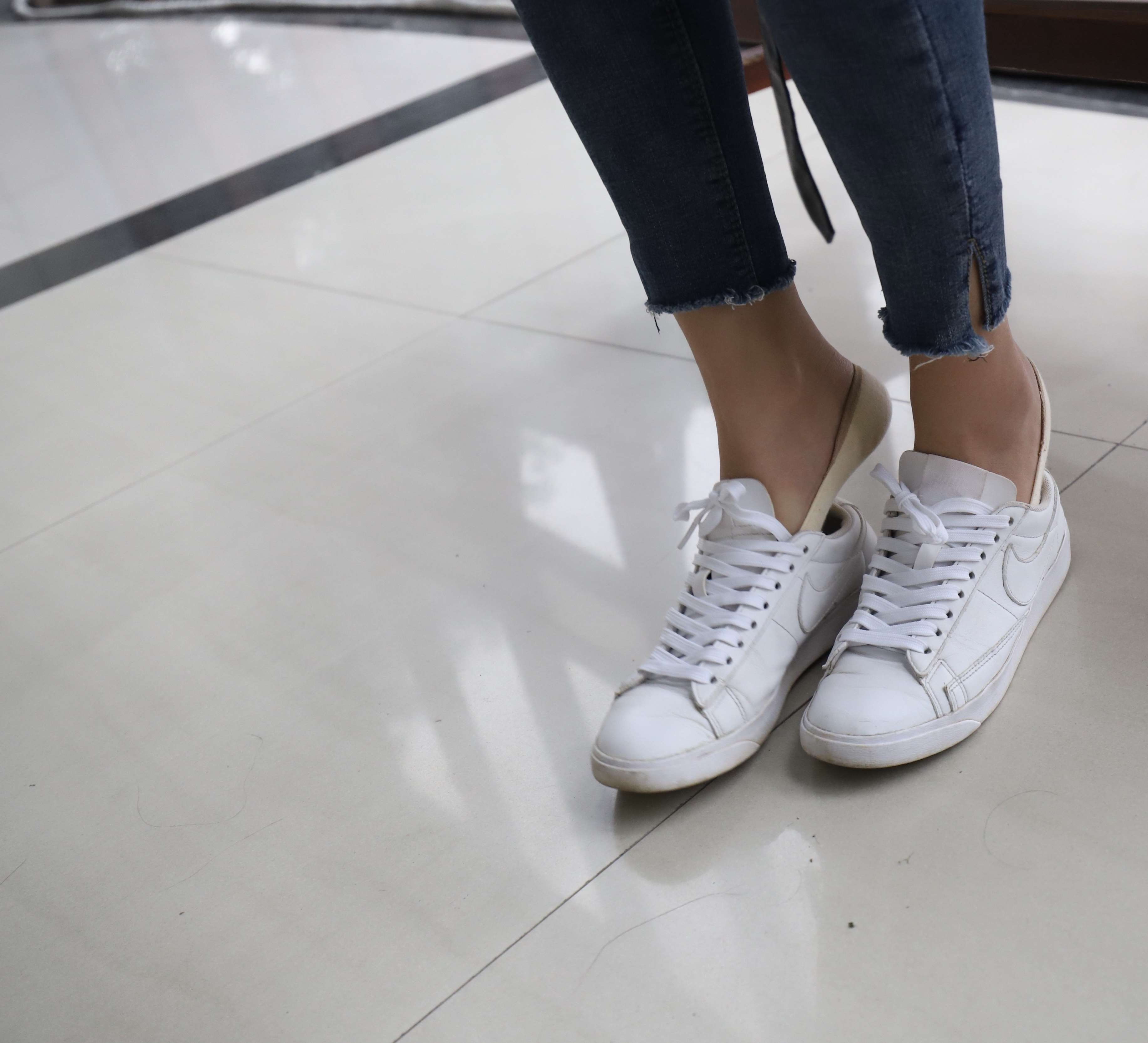 《皮衣牛仔の板鞋船袜脚丫》作品图