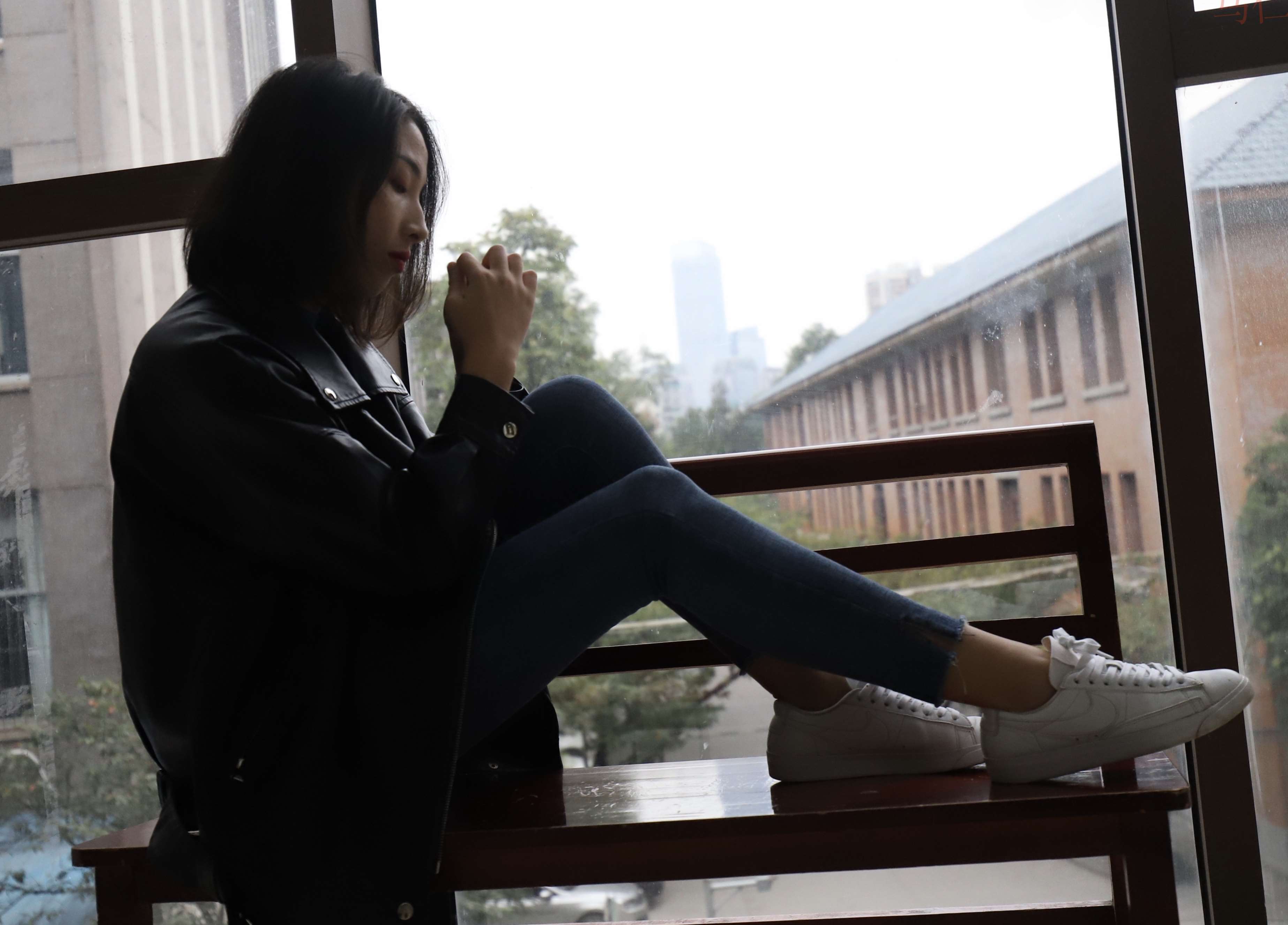 《皮衣牛仔の板鞋船袜脚丫》作品图