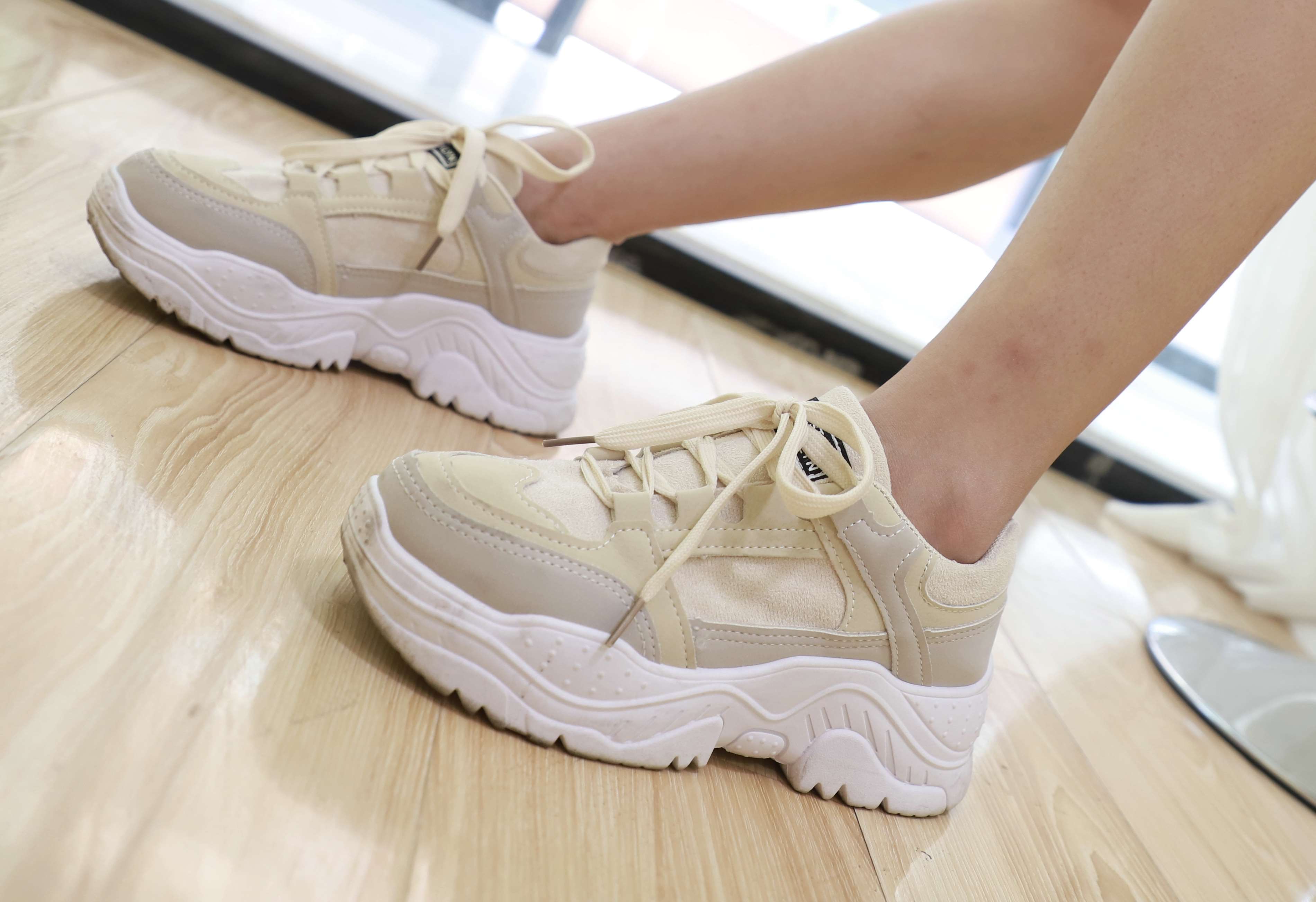 《热裤の脏棉袜脚【套图+视频1个】》作品图