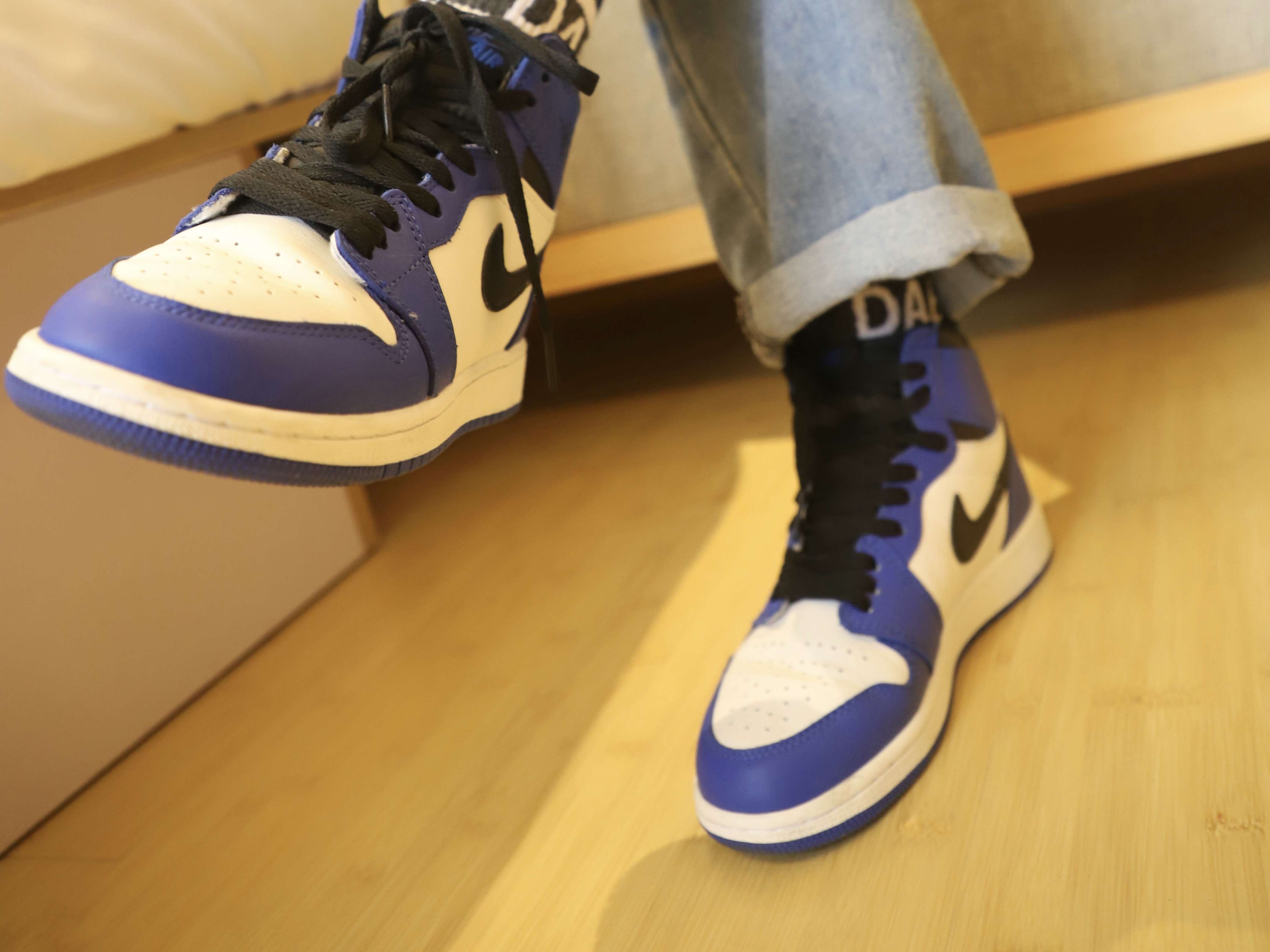 《牛仔の球鞋棉袜脚》作品图