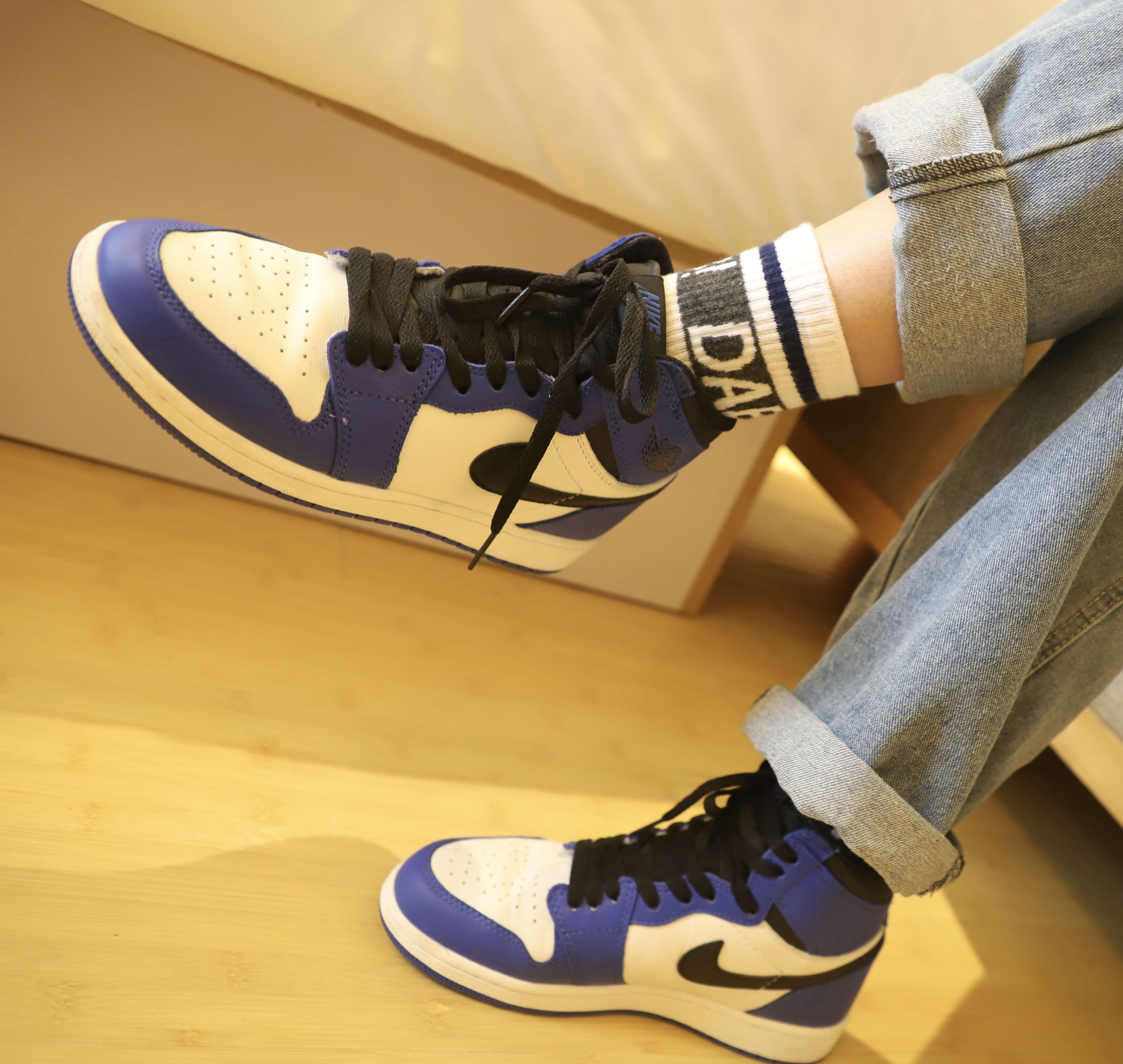 《牛仔の球鞋棉袜脚》作品图