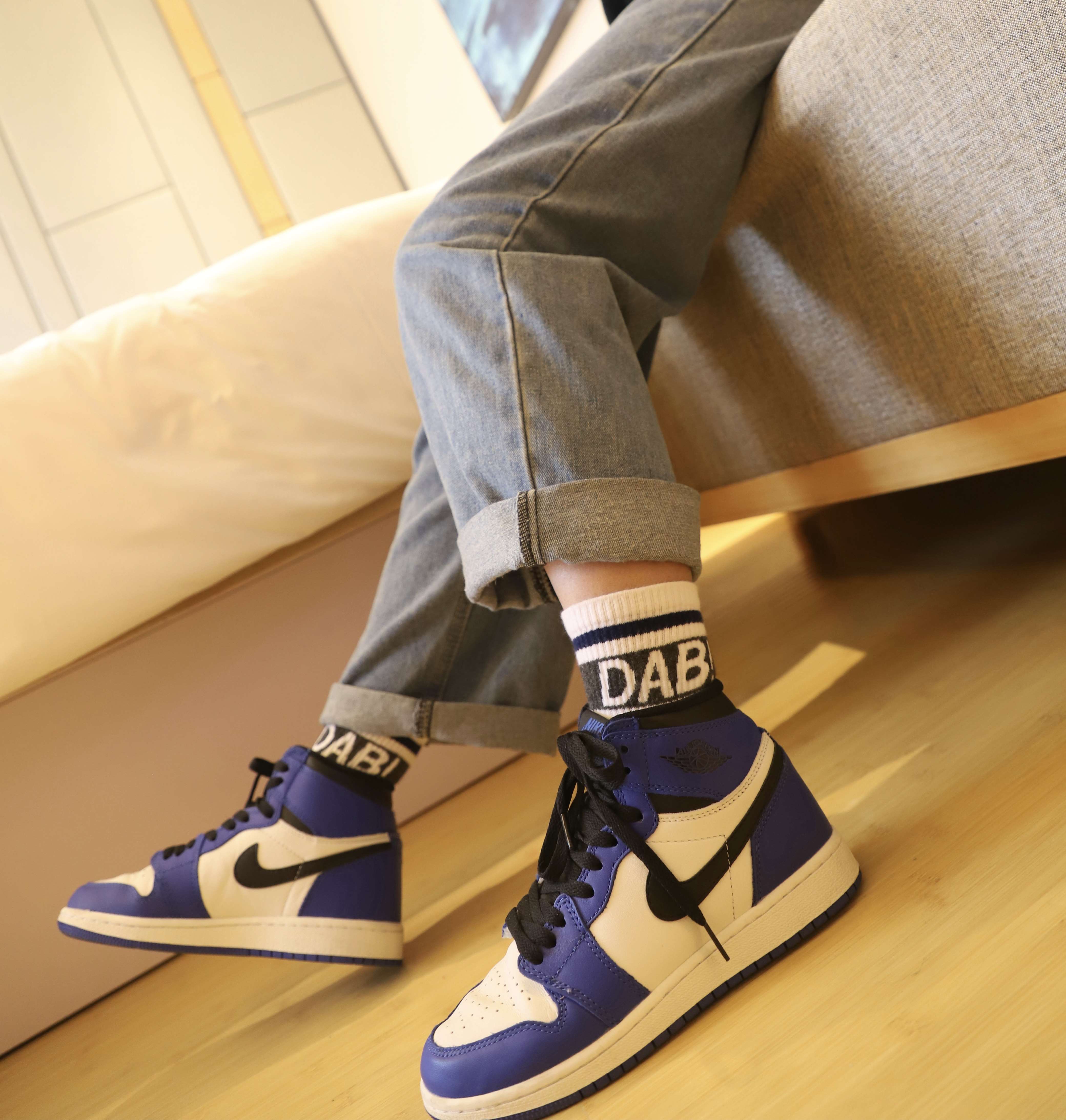 《牛仔の球鞋棉袜脚》作品图