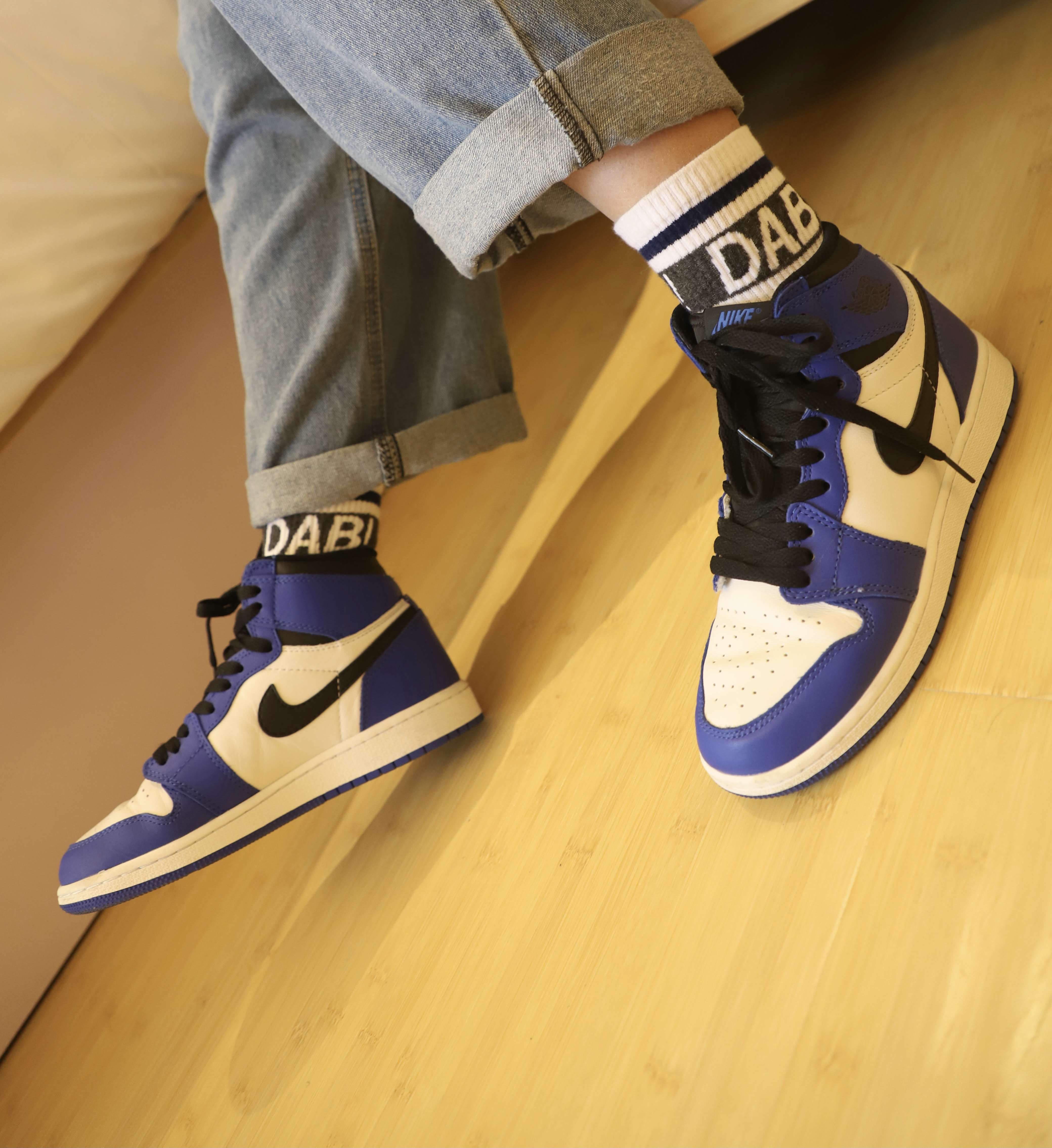 《牛仔の球鞋棉袜脚》作品图