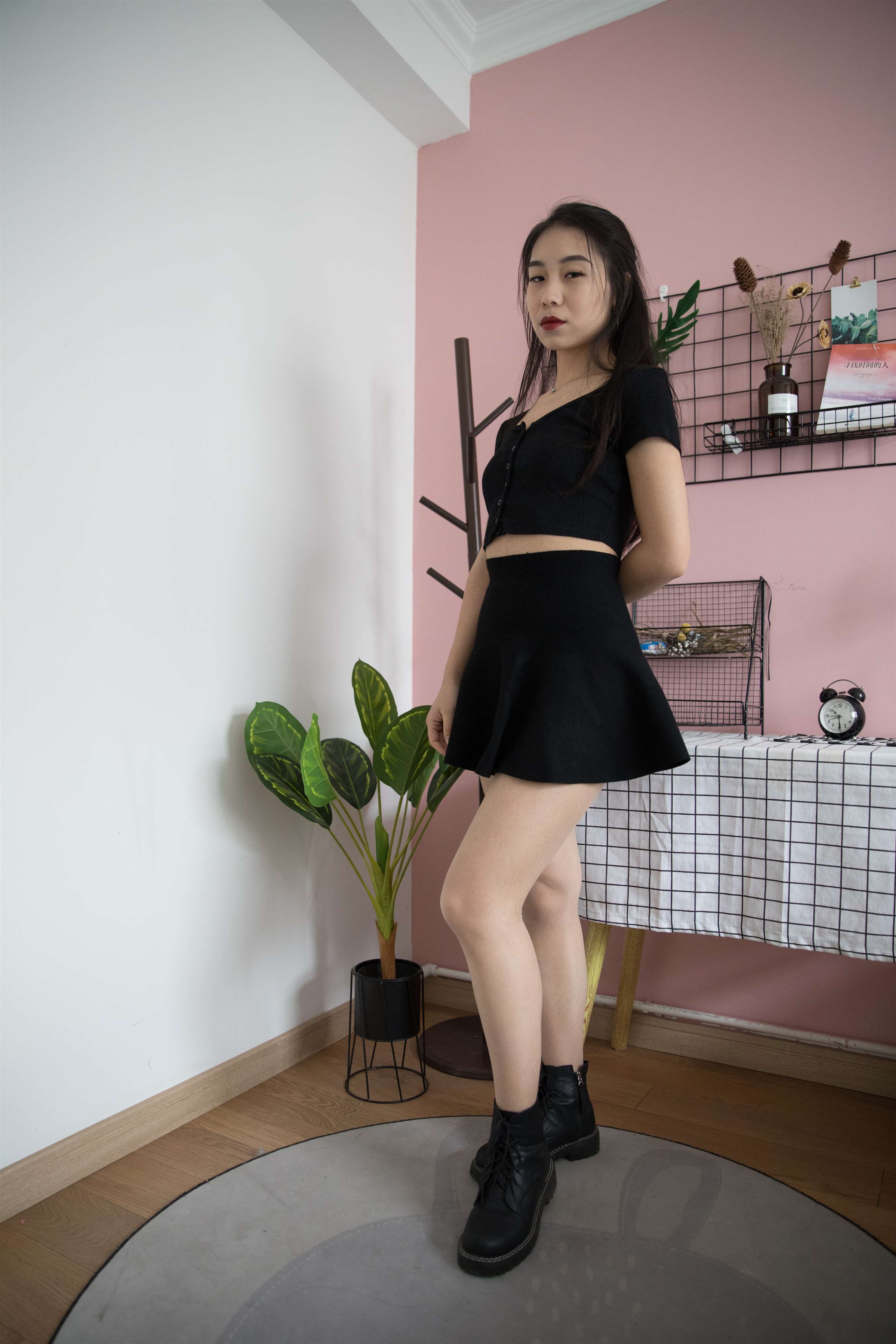 《连衣裙の短靴丝足【套图+视频1个】》作品图