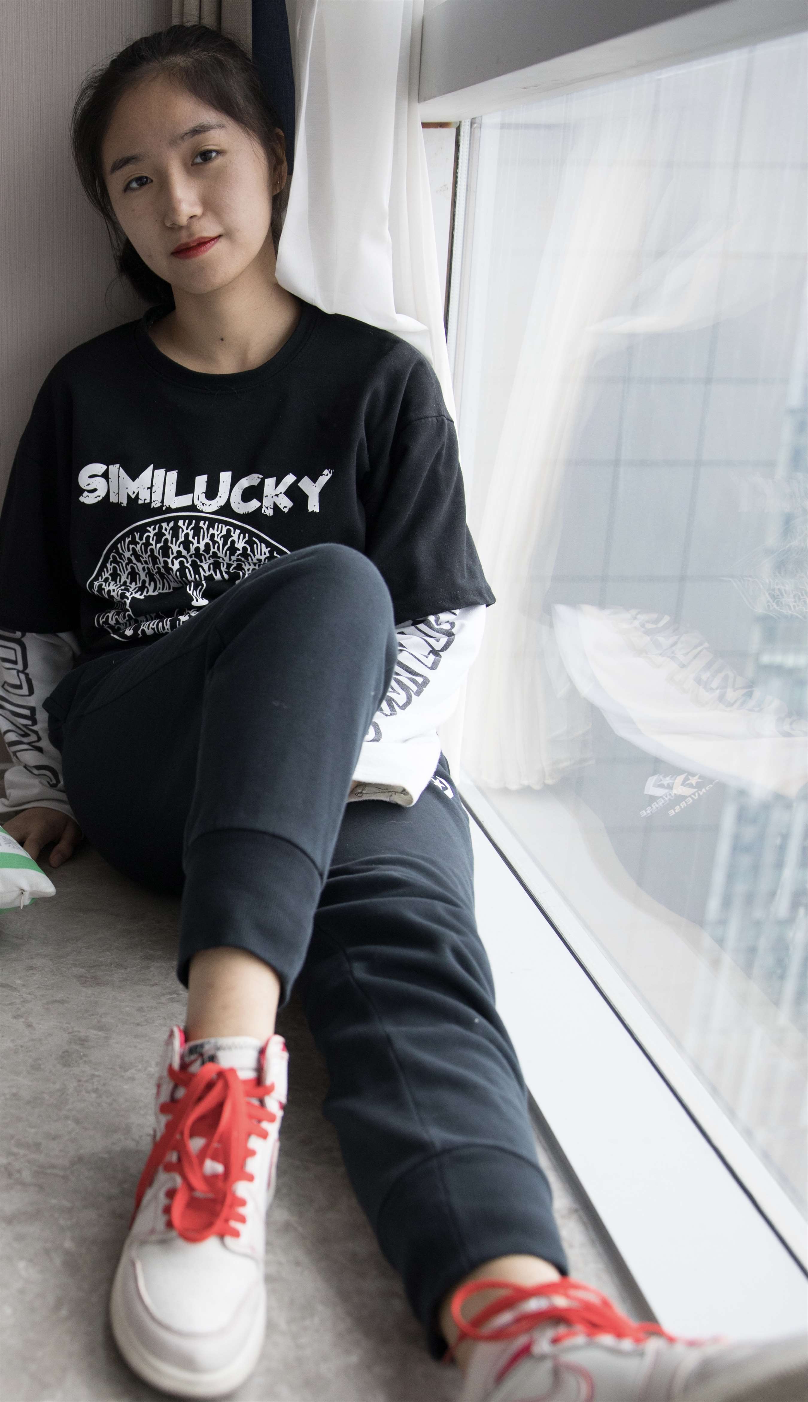 《球鞋の脏白棉袜脚【套图+视频1个】》作品图