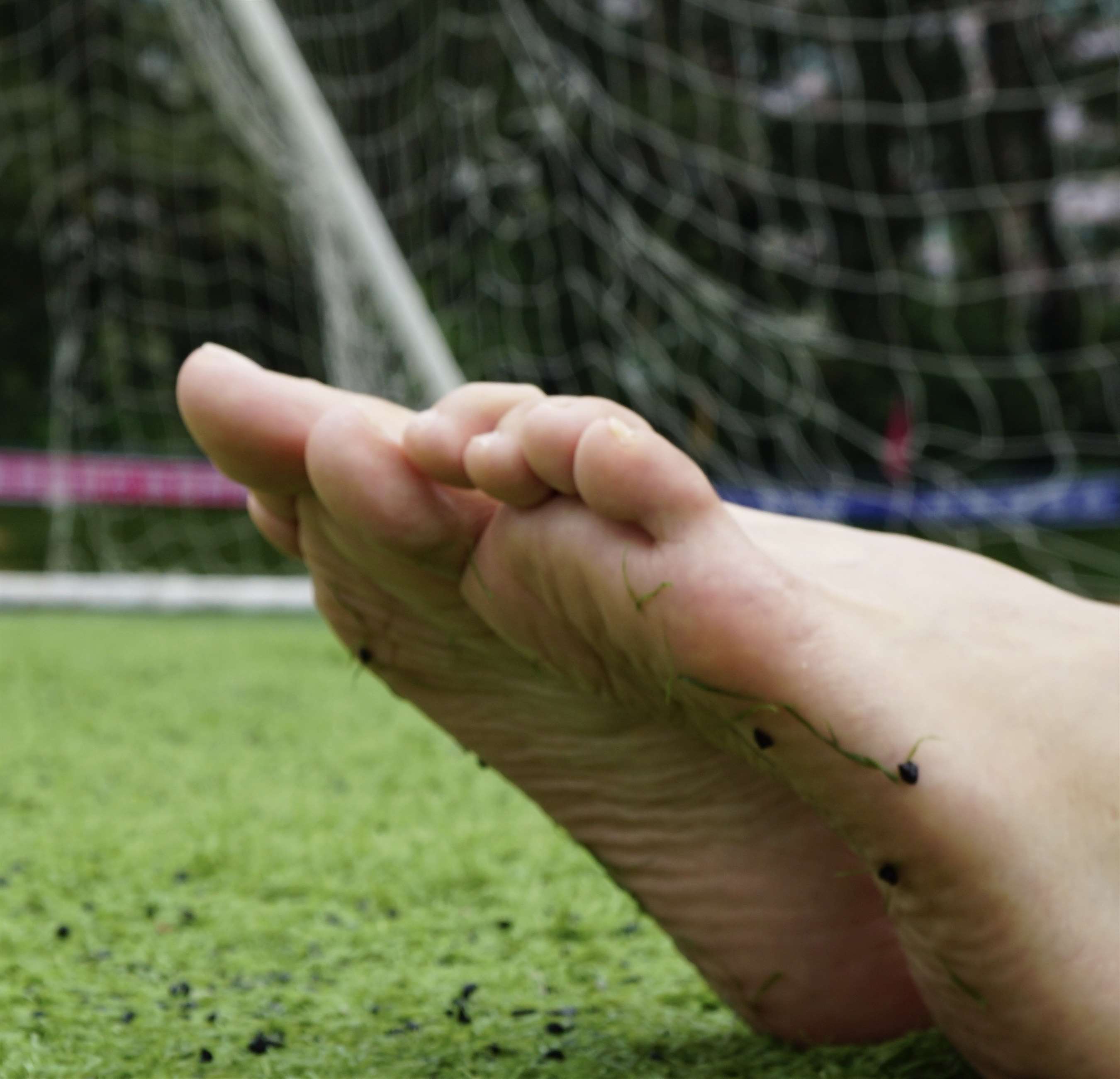 《操场学姐卷裤脚拍摄》作品图