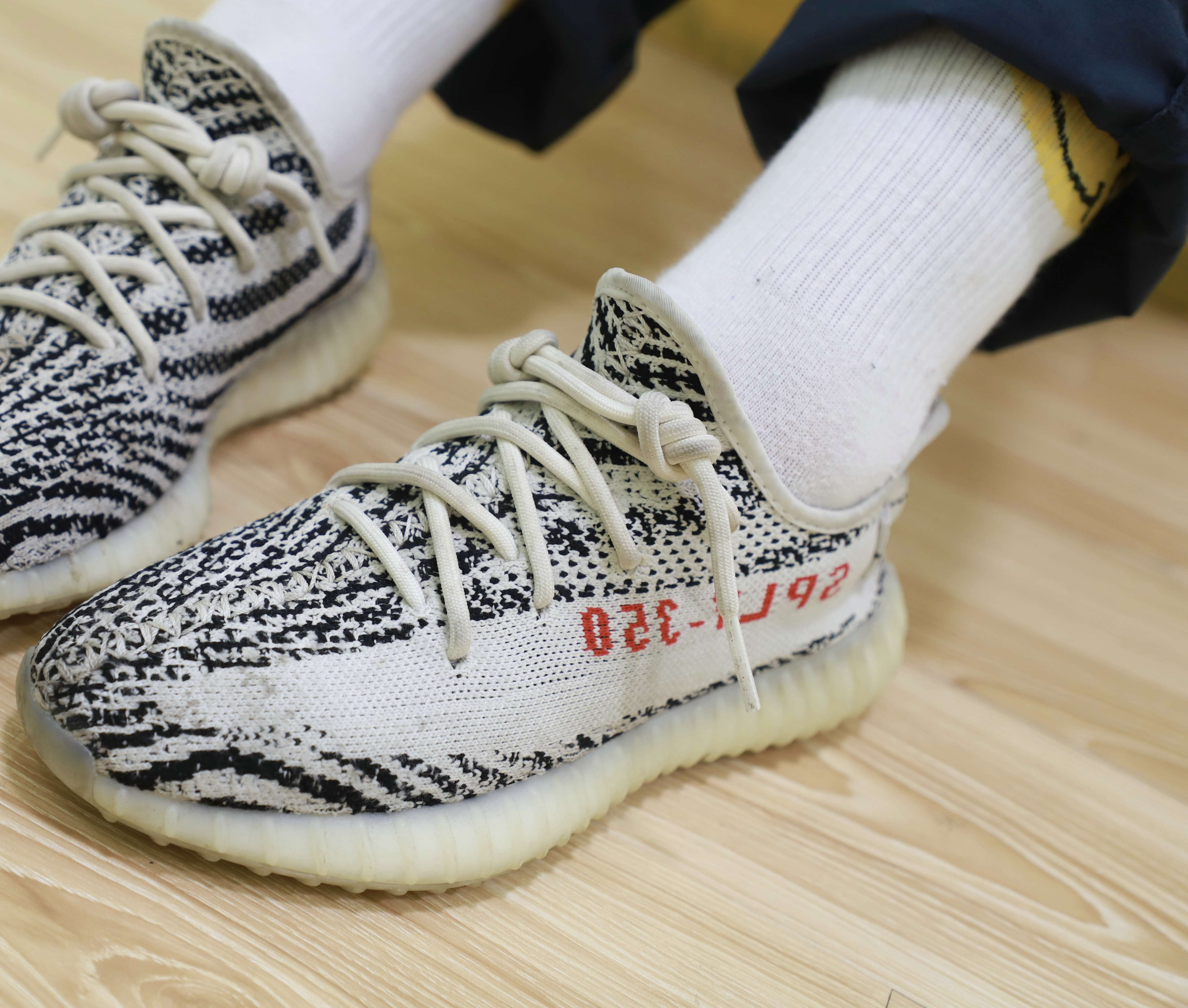 《清纯眼镜学妹》作品图