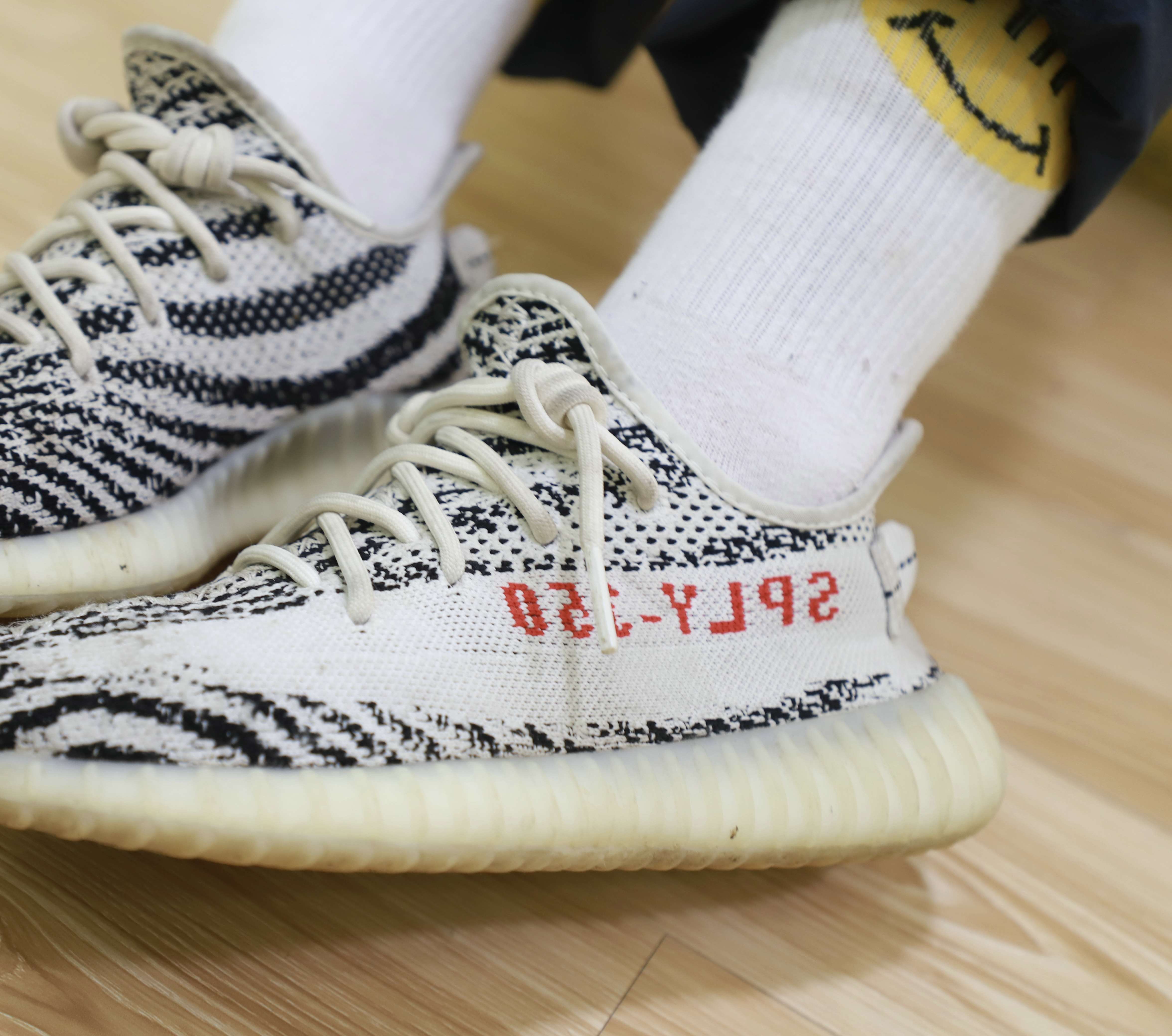 《清纯眼镜学妹》作品图