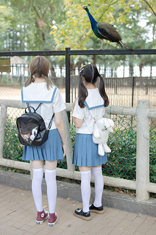 JK制服少女逛动物园