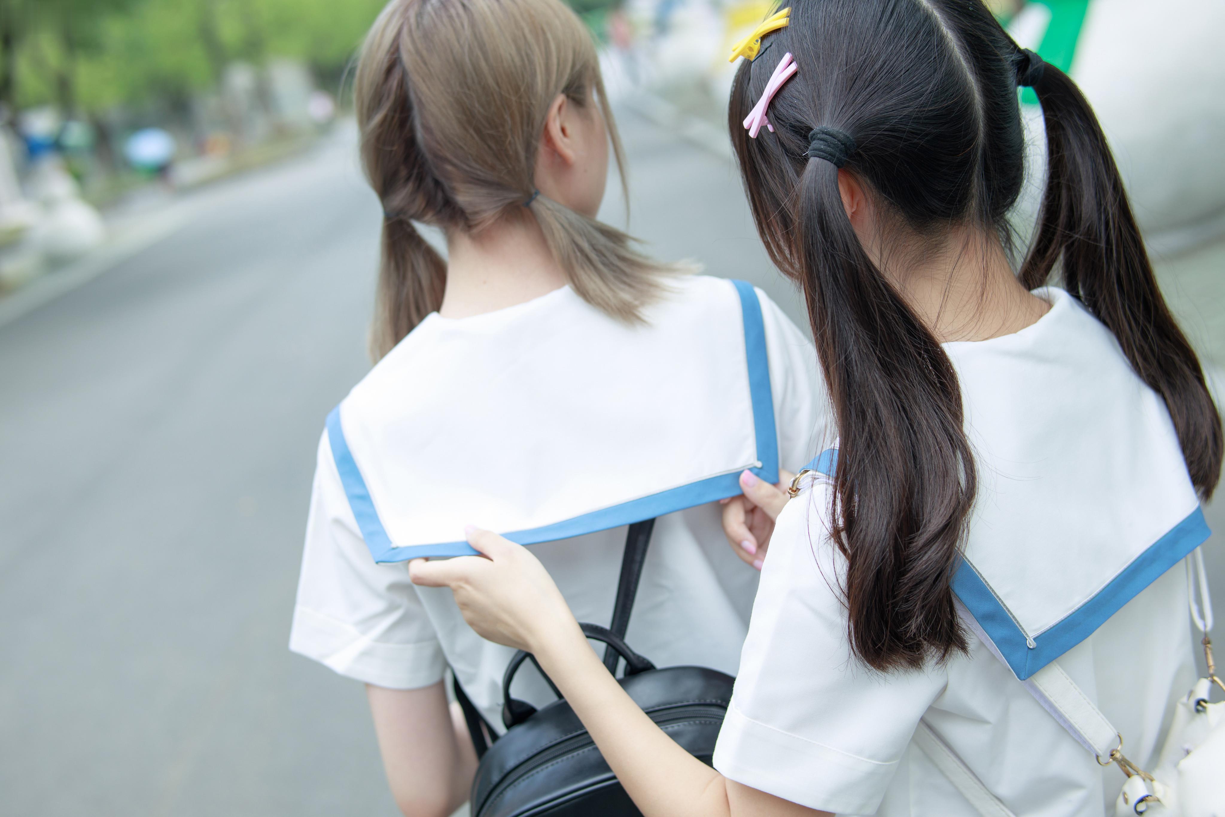 《JK制服少女逛动物园》作品图