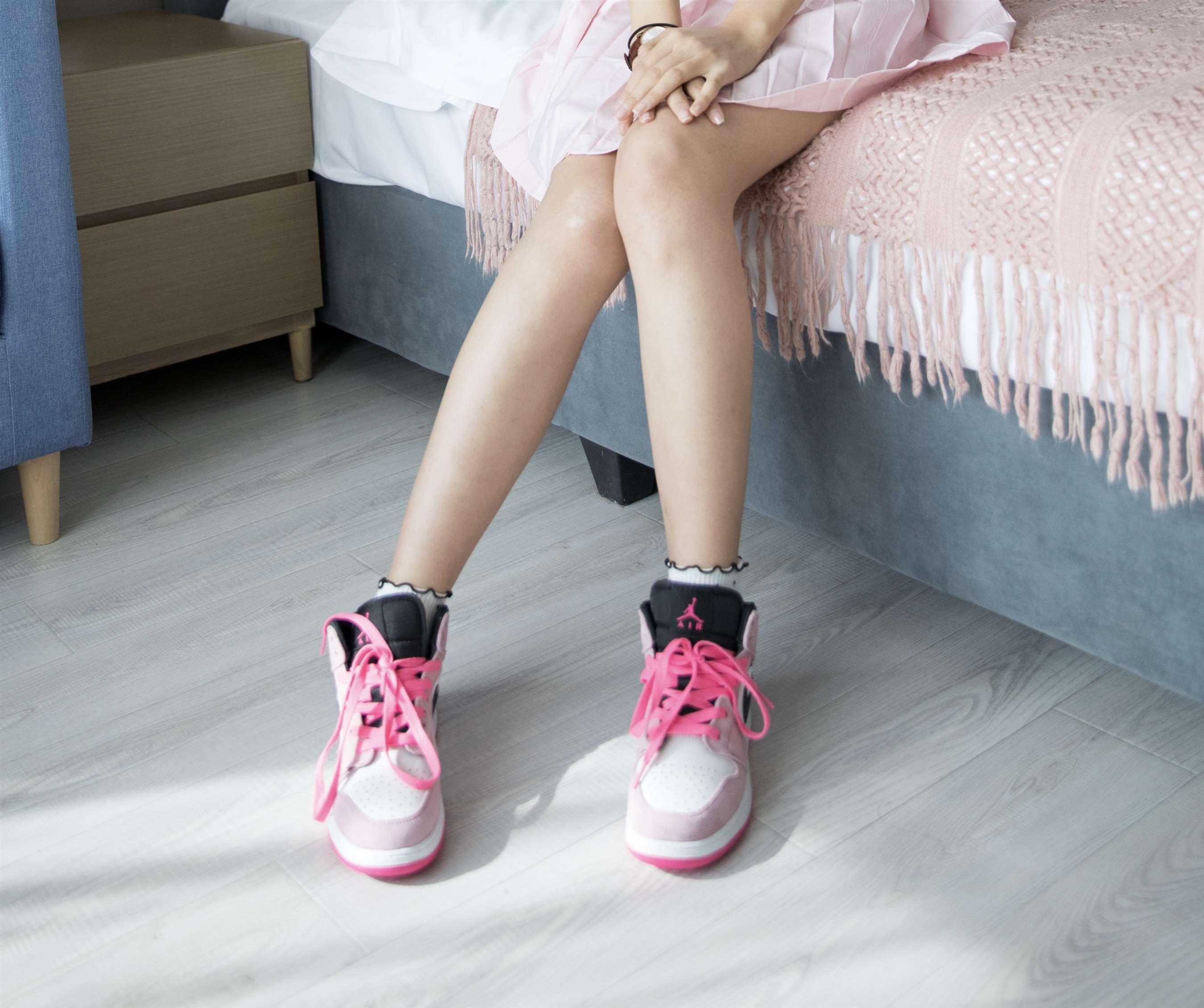 《球鞋の斑点袜【套图+视频1个】》作品图