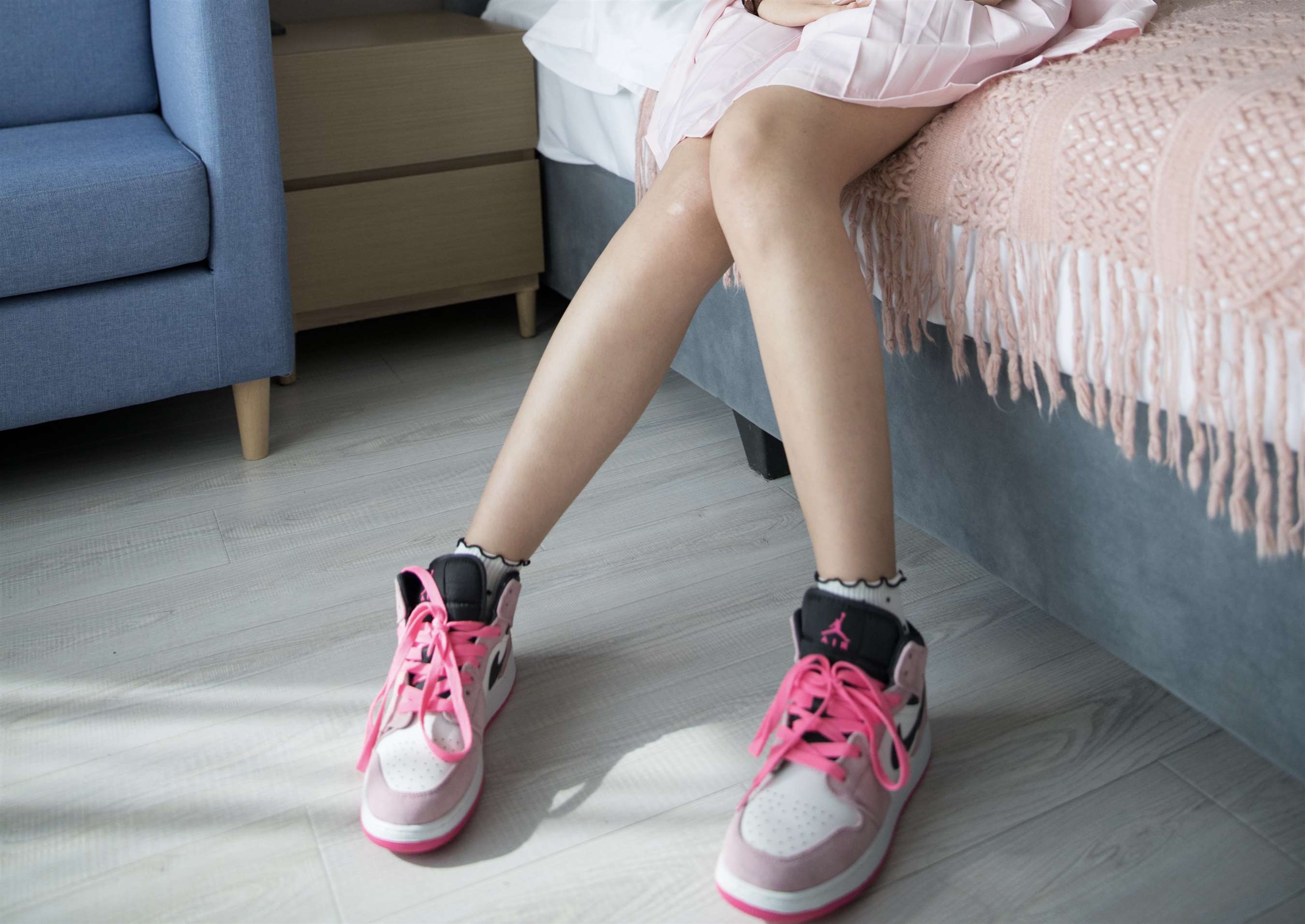 《球鞋の斑点袜【套图+视频1个】》作品图