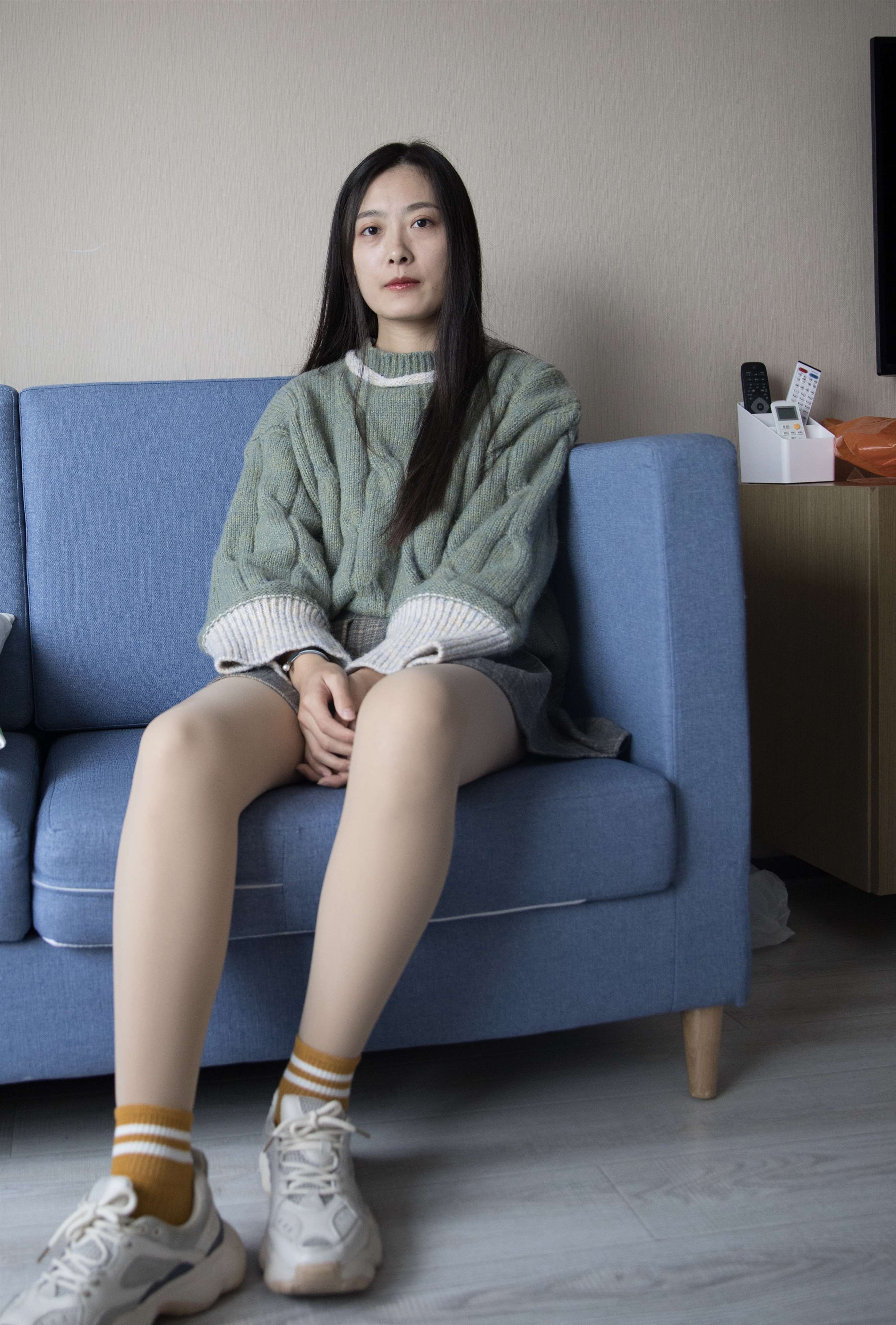 《小姐姐棉套丝脚丫【套图+视频1个】》作品图