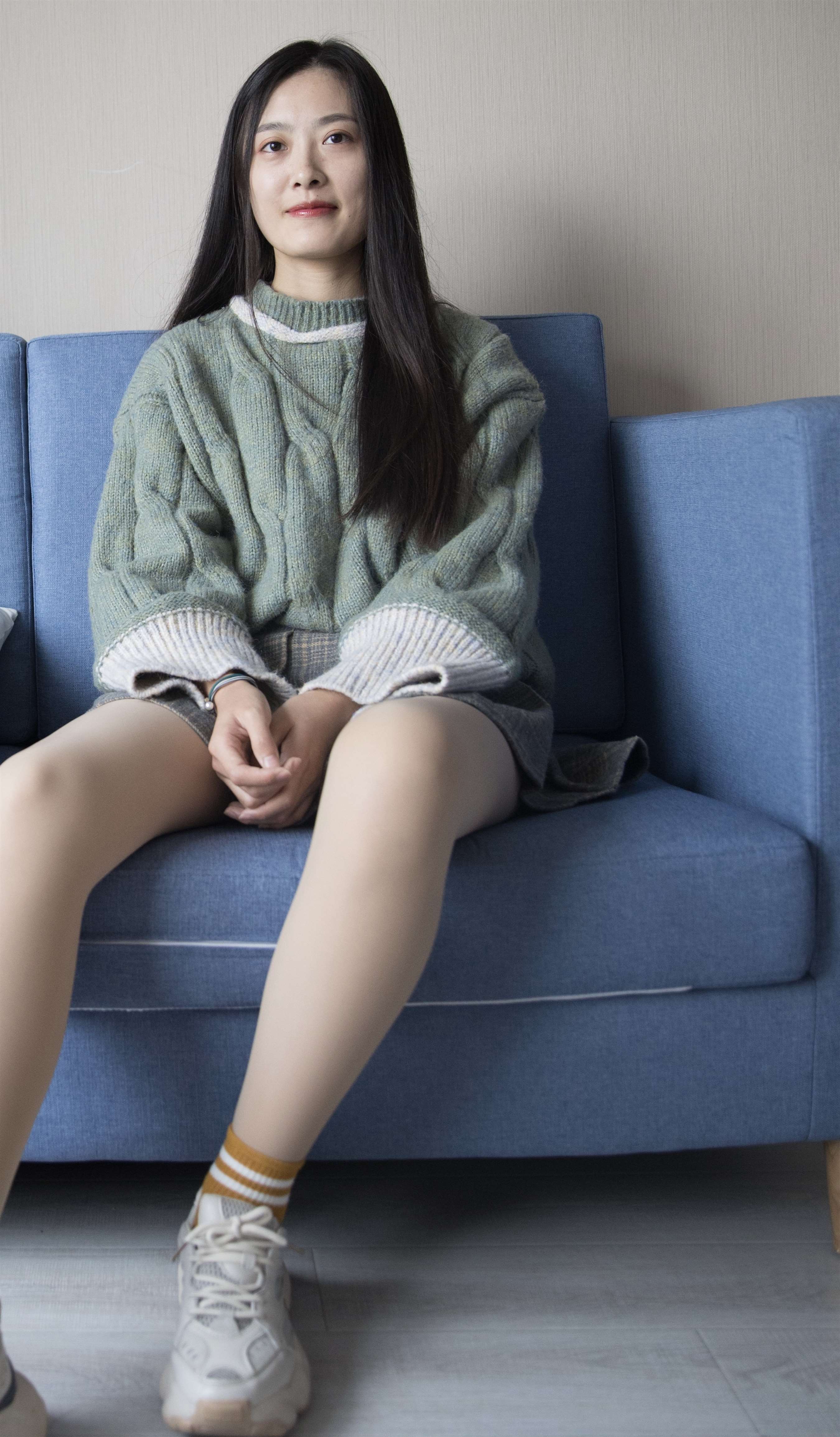 《小姐姐棉套丝脚丫【套图+视频1个】》作品图