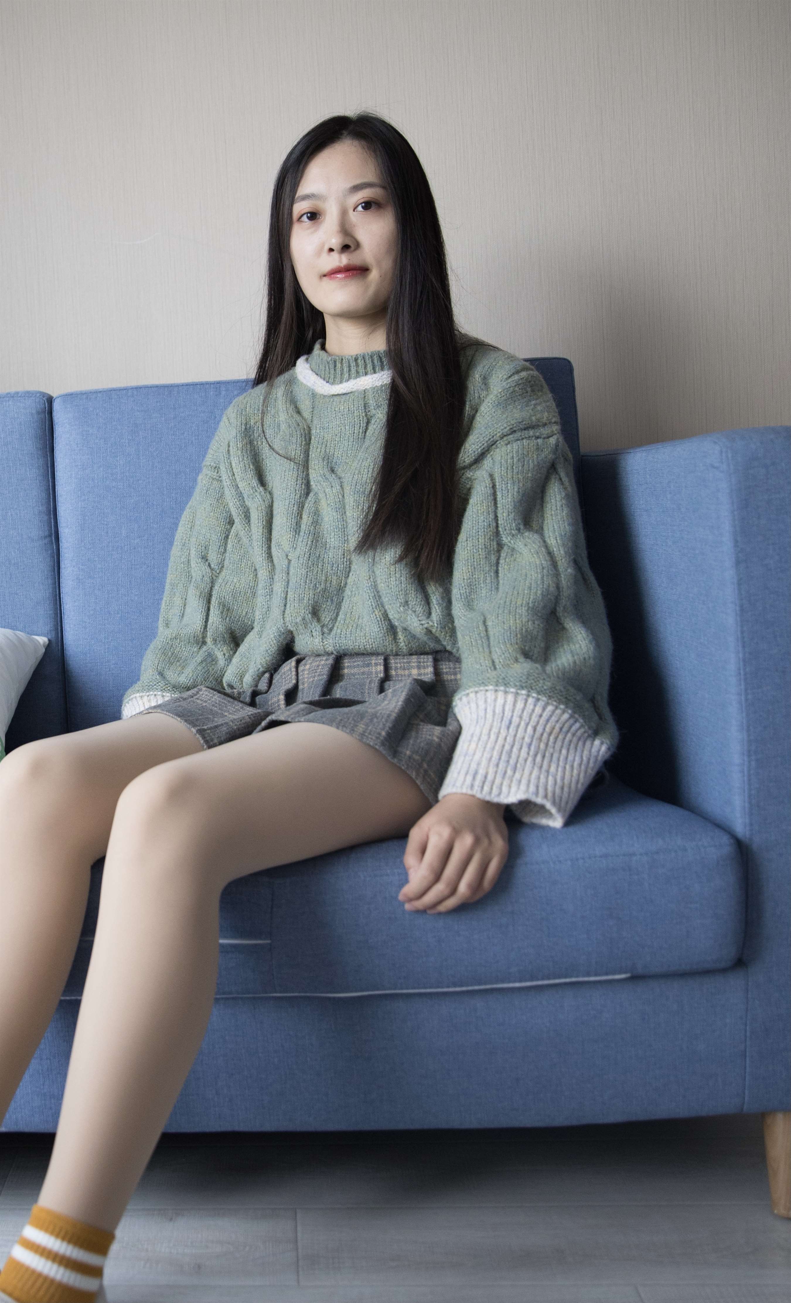 《小姐姐棉套丝脚丫【套图+视频1个】》作品图