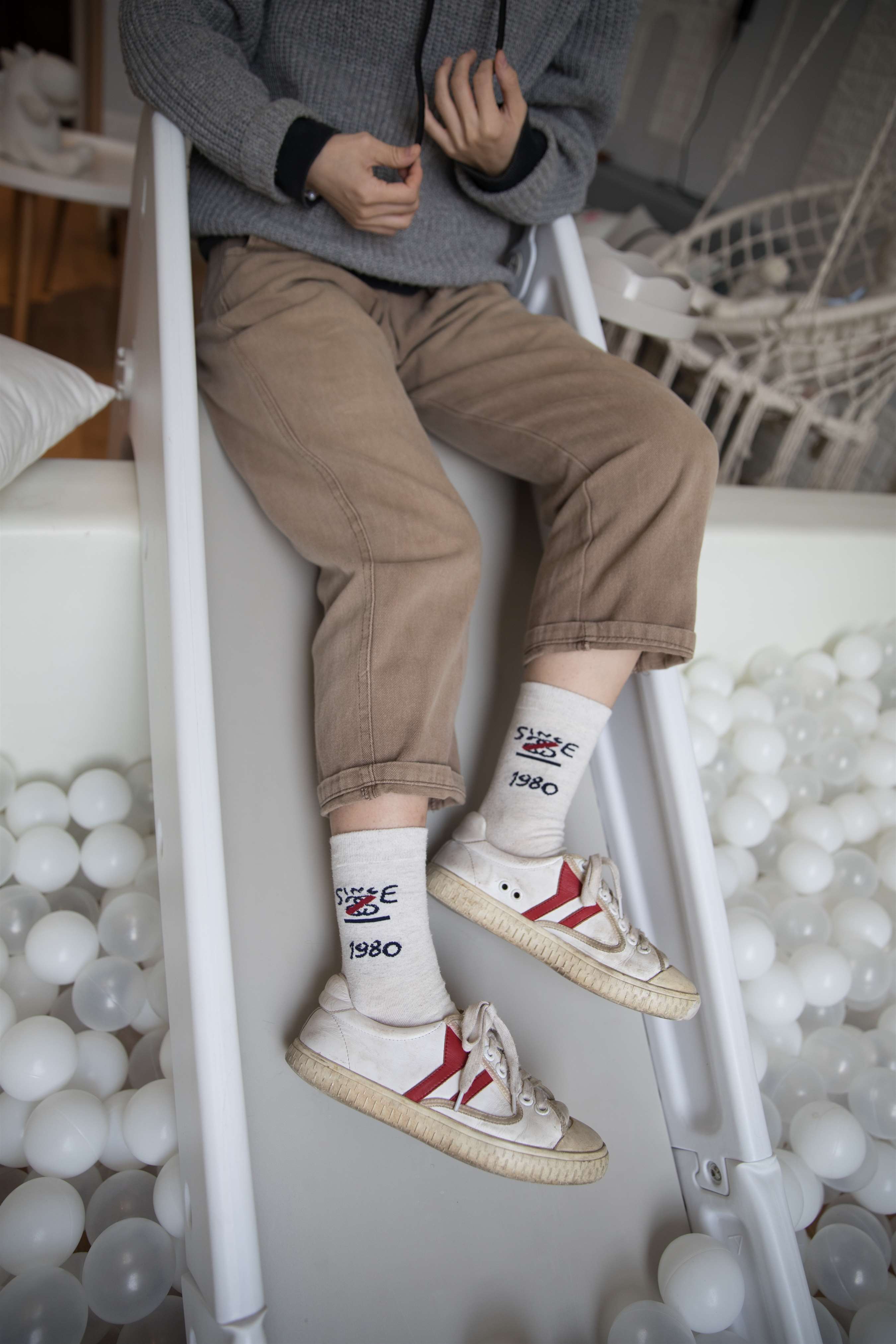 《棉袜少女玩海洋球【套图+视频1个】》作品图